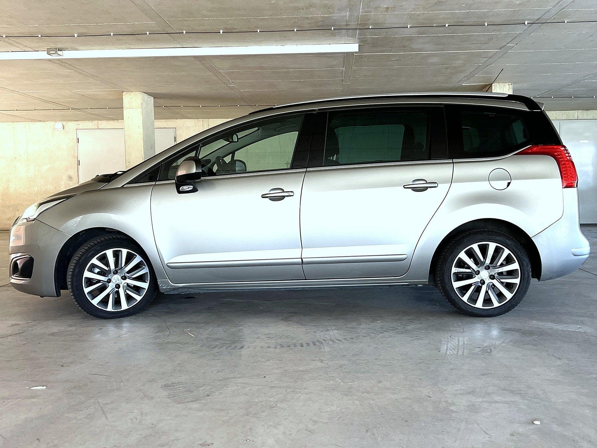 Peugeot 5008 5008 (I, phase 2) Allure 2.0 HDi 163 (2014) - Photo 3