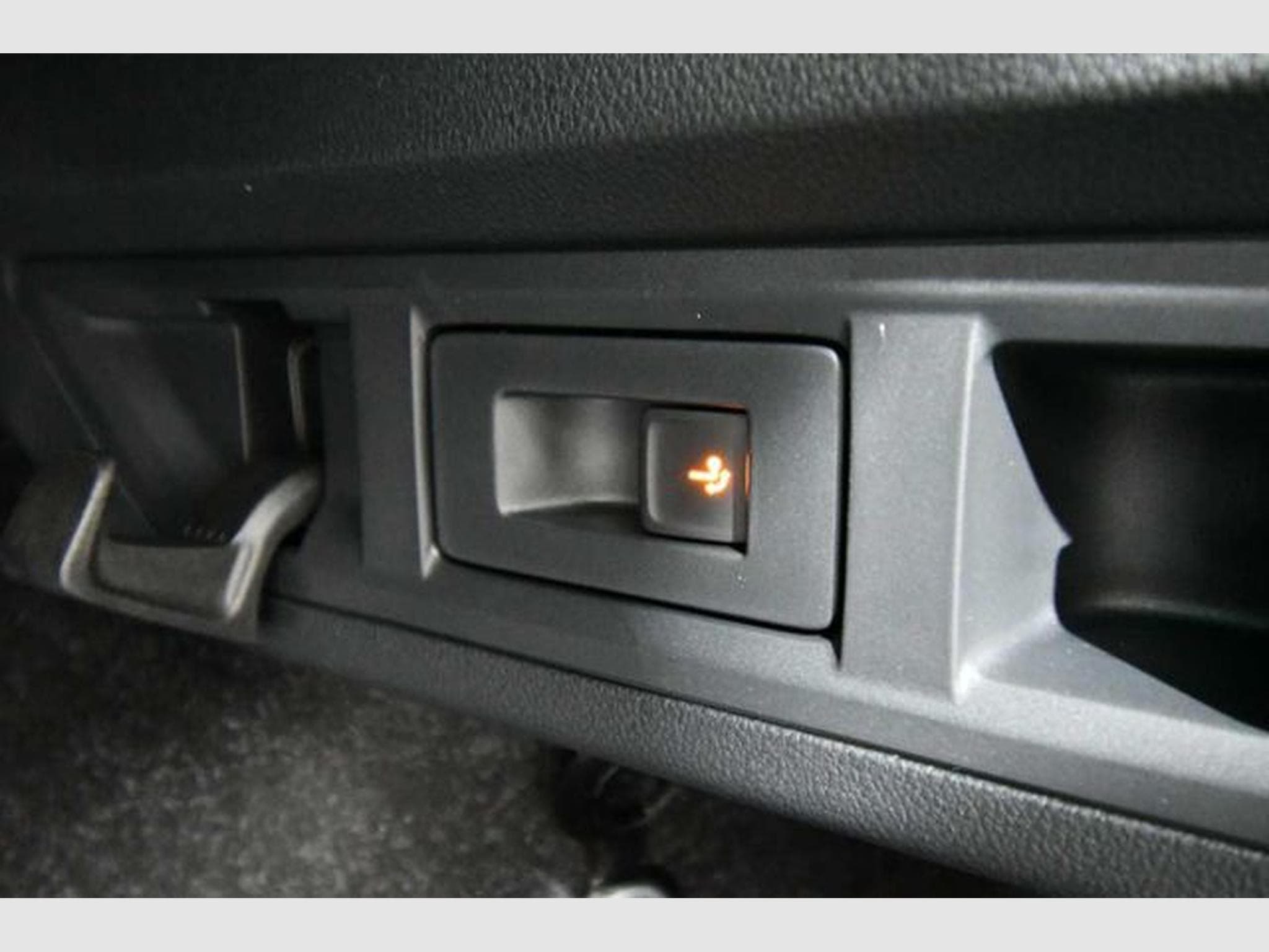 Skoda Octavia Octavia Combi 2.0 TDI DSG Sportline - AHK, Pano, (2025) - Photo 10