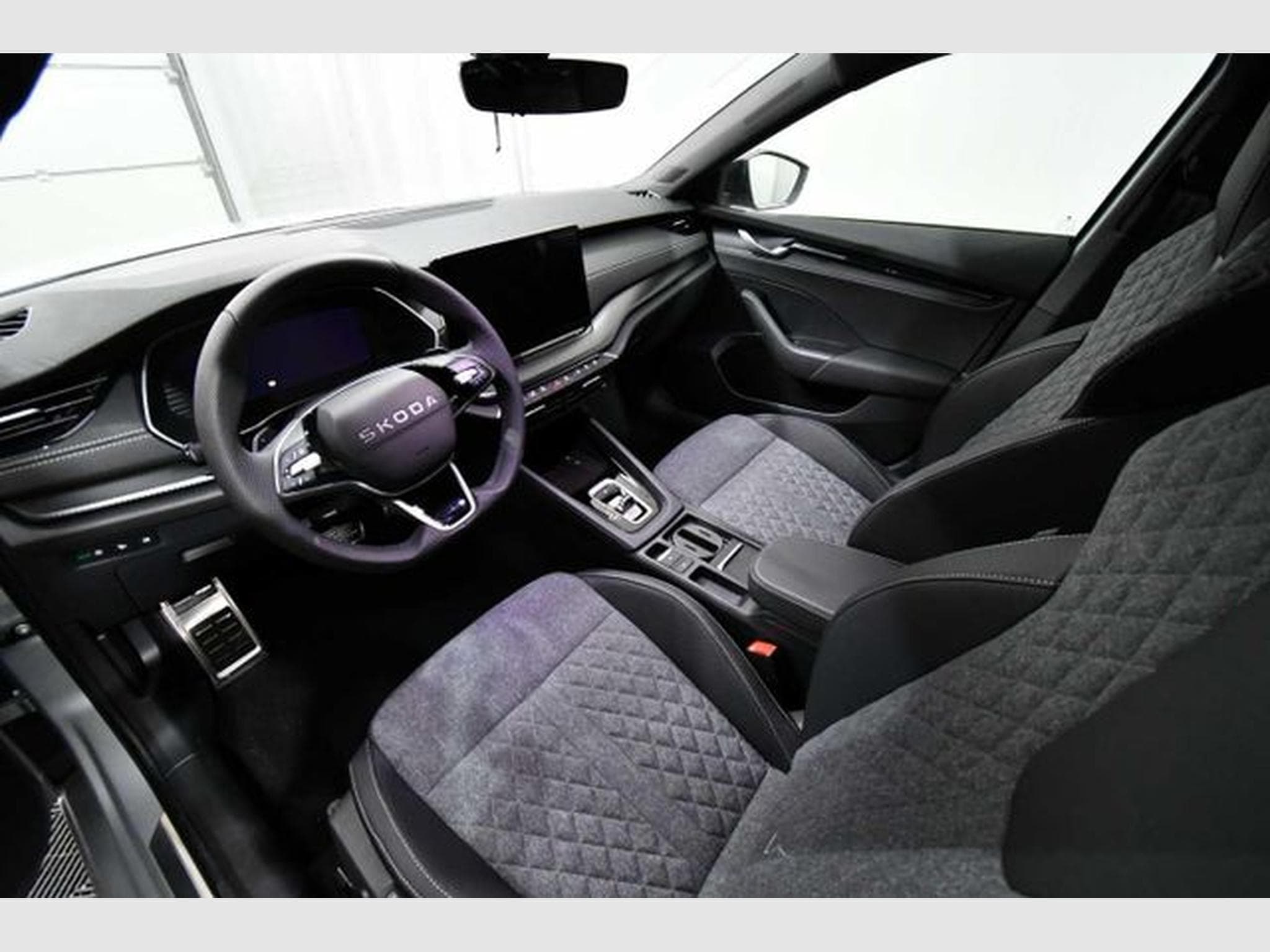 Skoda Octavia Octavia Combi 2.0 TDI DSG Sportline - AHK, Pano, (2025) - Photo 6