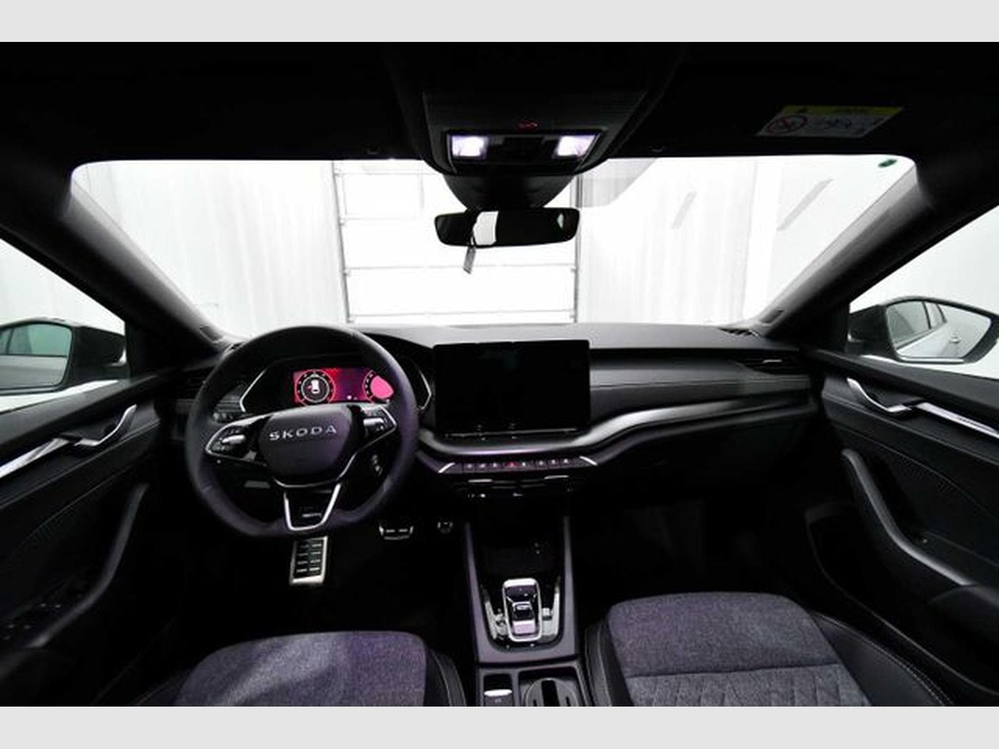 Skoda Octavia Octavia Combi 2.0 TDI DSG Sportline - AHK, Pano, (2025) - Photo 7