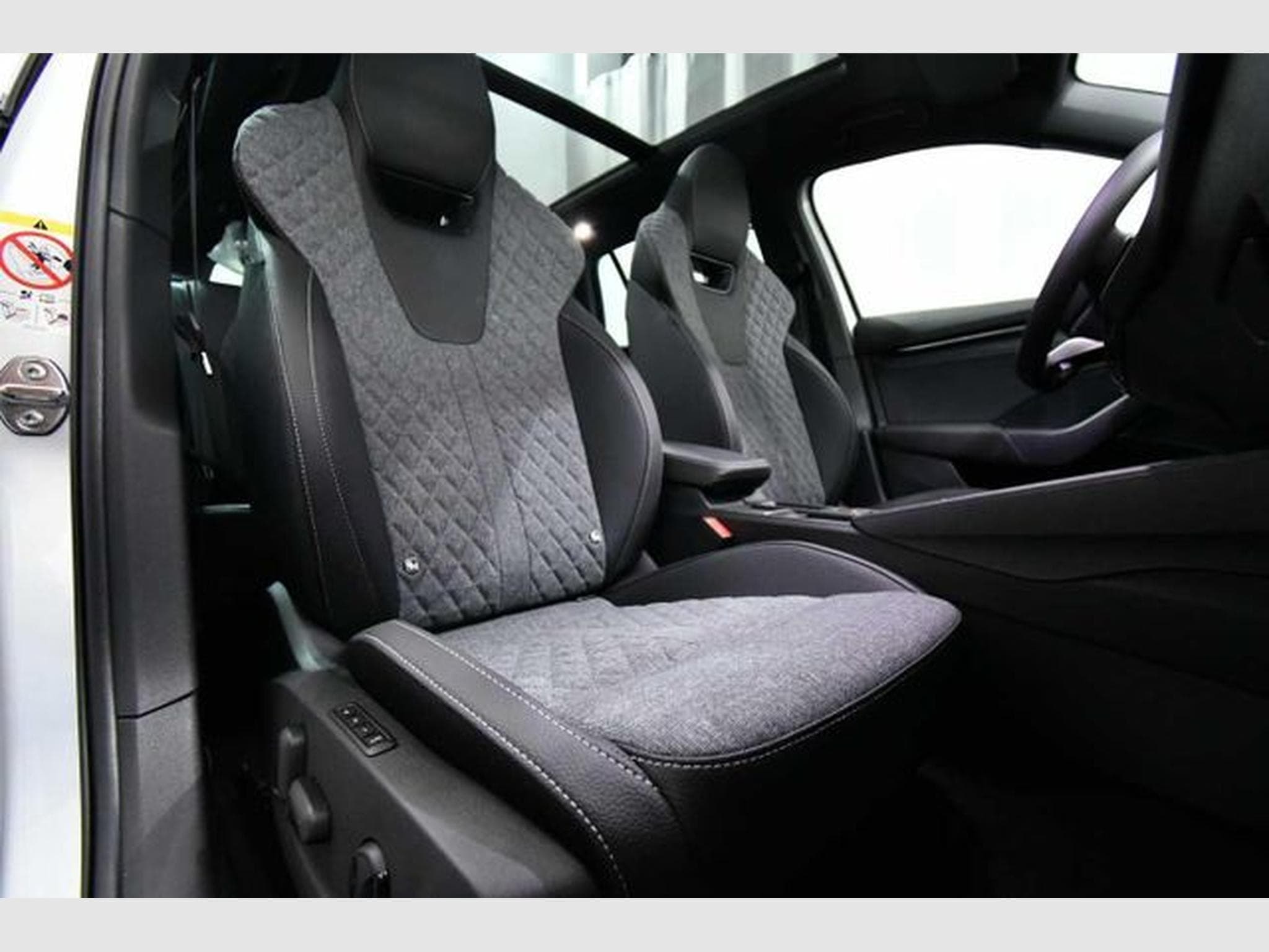 Skoda Octavia Octavia Combi 2.0 TDI DSG Sportline - AHK, Pano, (2025) - Photo 8