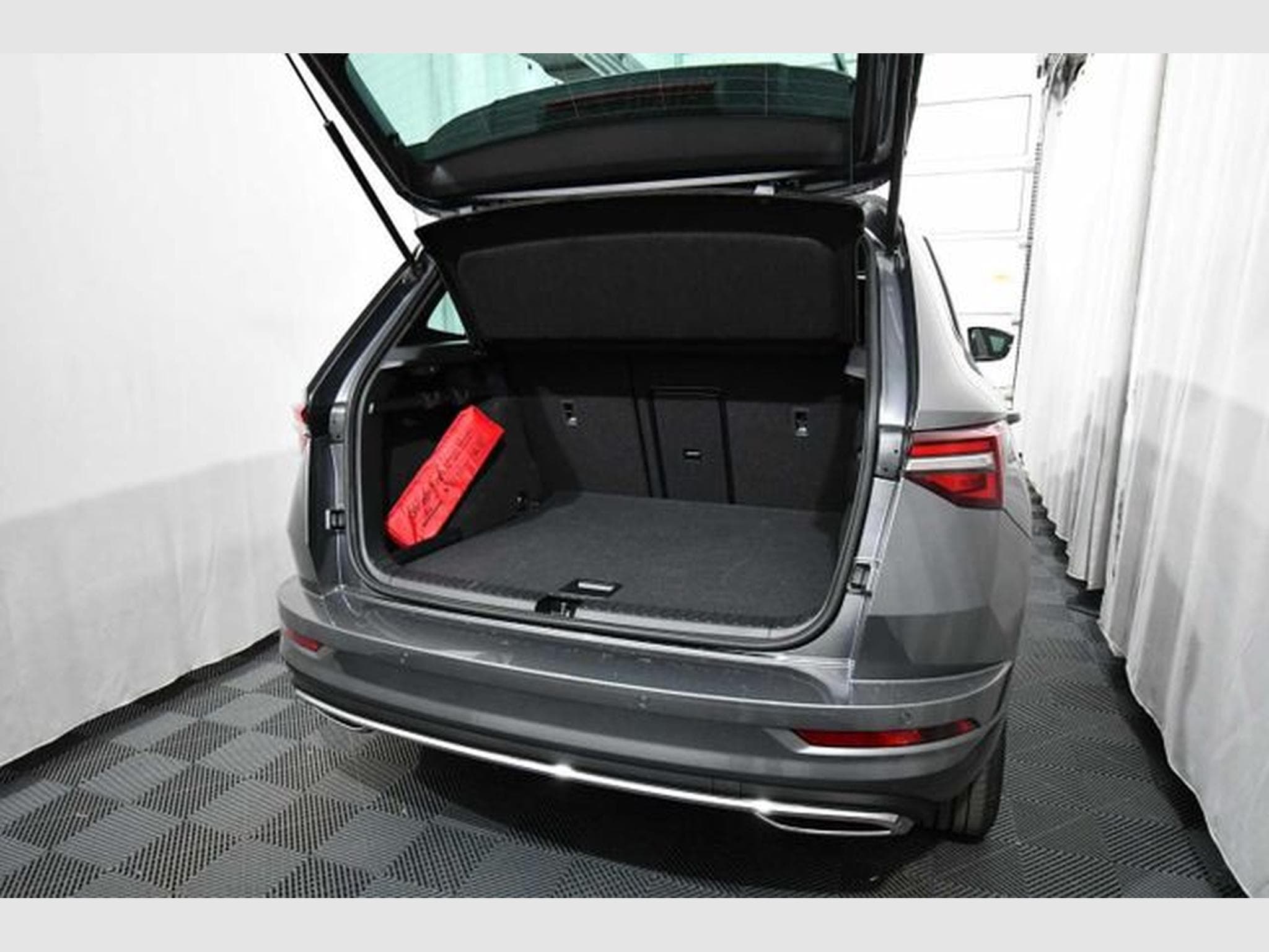 Skoda Karoq Karoq 1.5 TSI DSG Sportline - AHK, Navi, Kamera (2025) - Photo 5