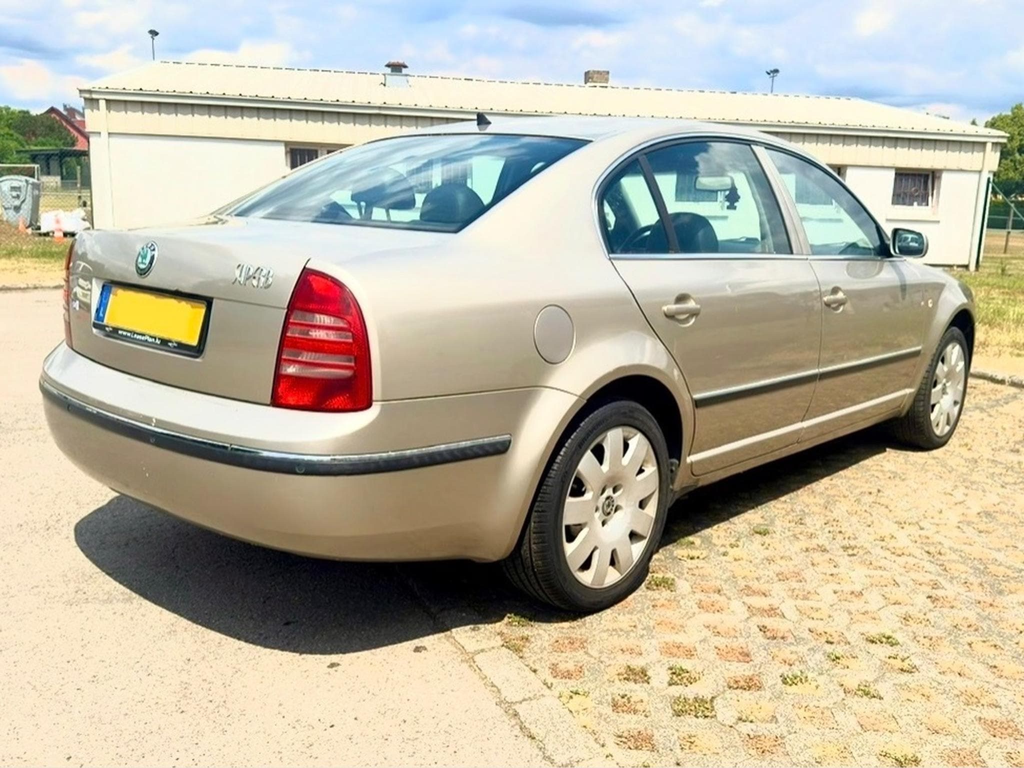 Skoda Superb 1.9 Tdi 131CV (2005) - Photo 2