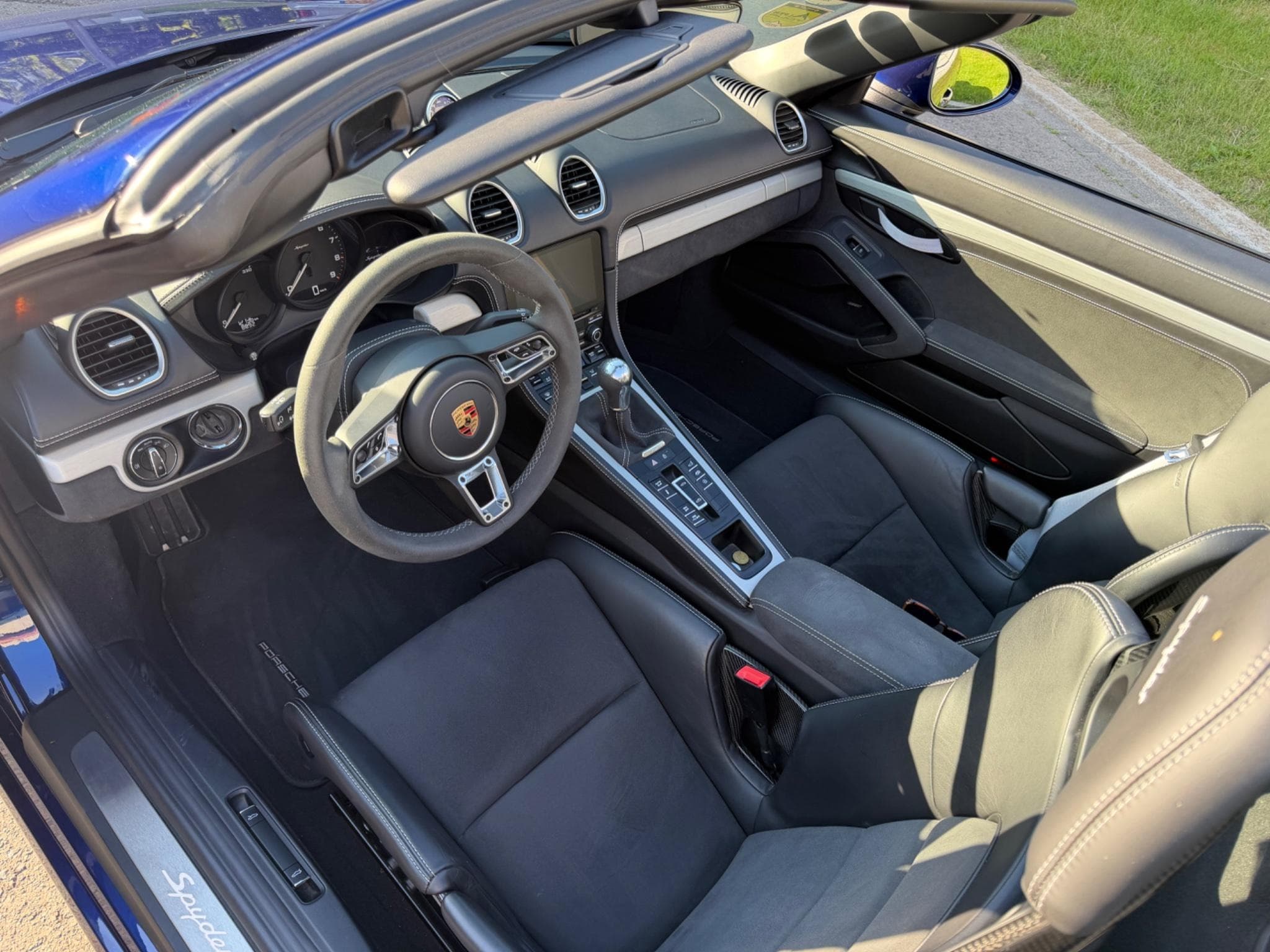 Porsche 718 Spyder, 918 Carbonsitze, Manuel, Bose, (2023) - Photo 4