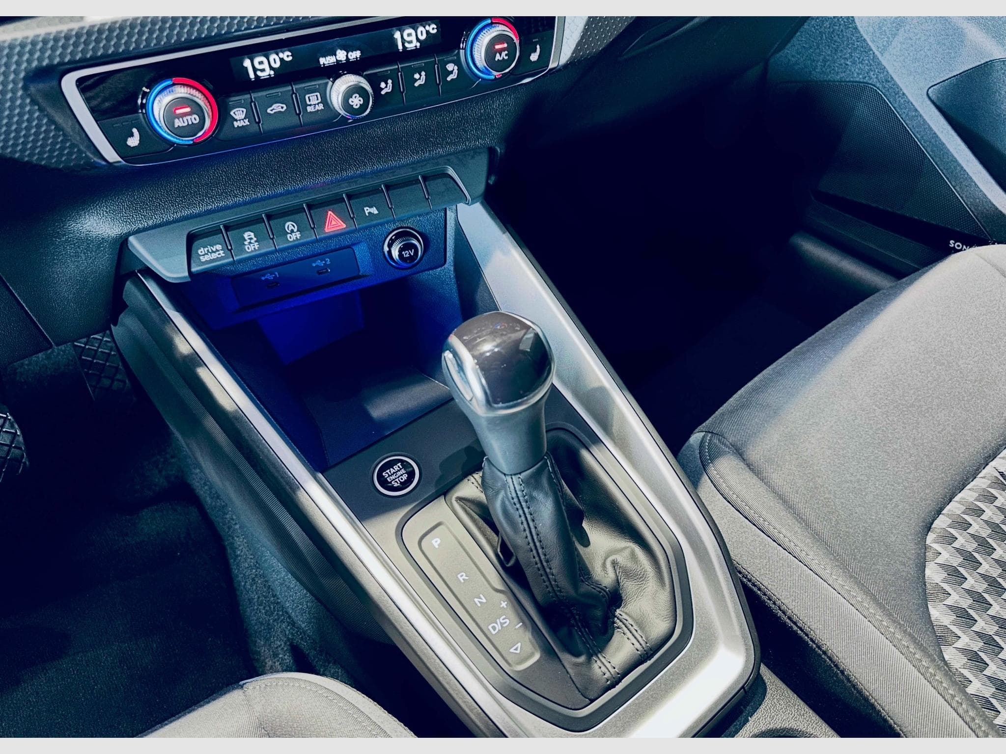 Audi A1 A1 SPORTBACK S-LINE 40 TFSI S-TRONIC (2022) - Photo 10