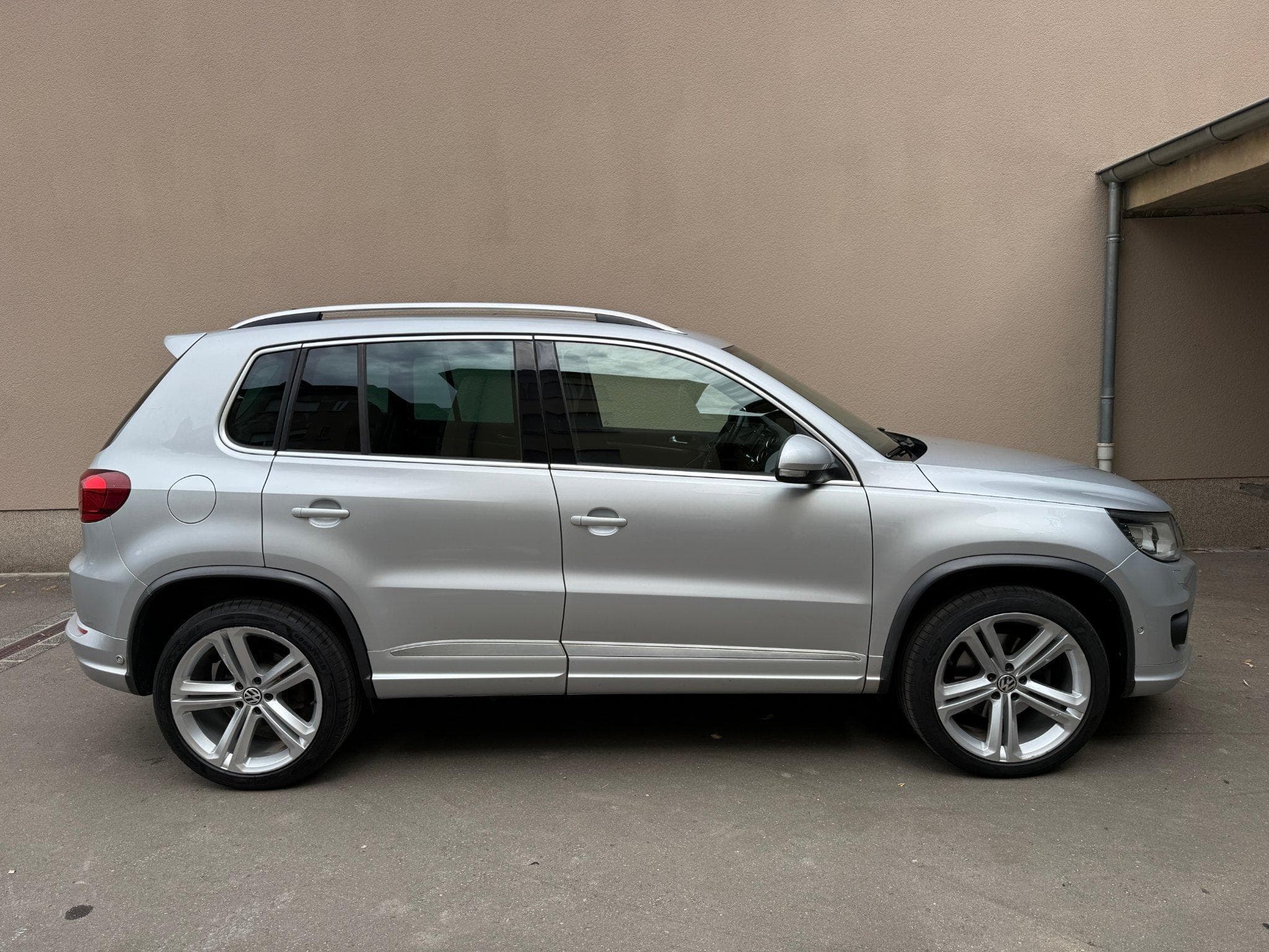 VW Tiguan 2.0 TDI 4motion - Sport & Style R-Line (2014) - Photo 1