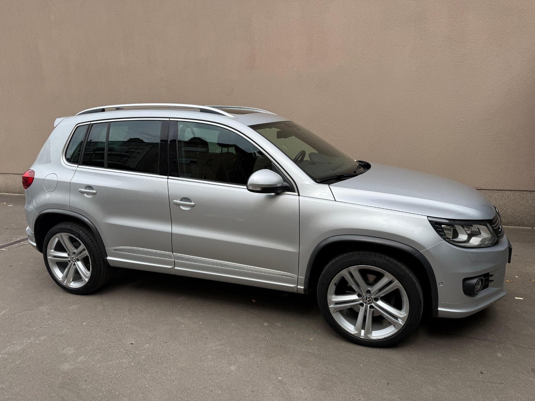VW Tiguan 2.0 TDI 4motion - Sport & Style R-Line (2014) - Photo 2