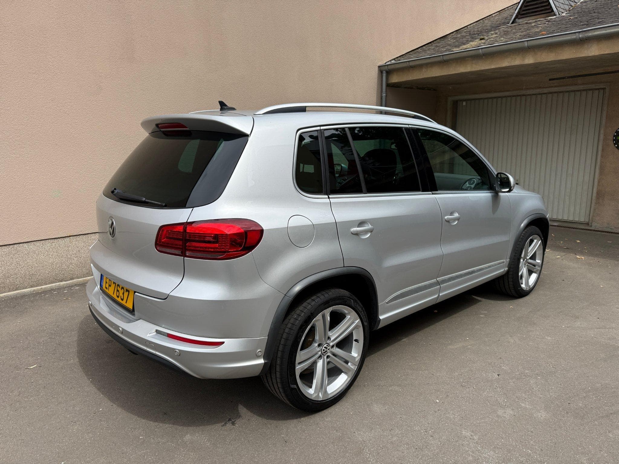 VW Tiguan 2.0 TDI 4motion - Sport & Style R-Line (2014) - Photo 3