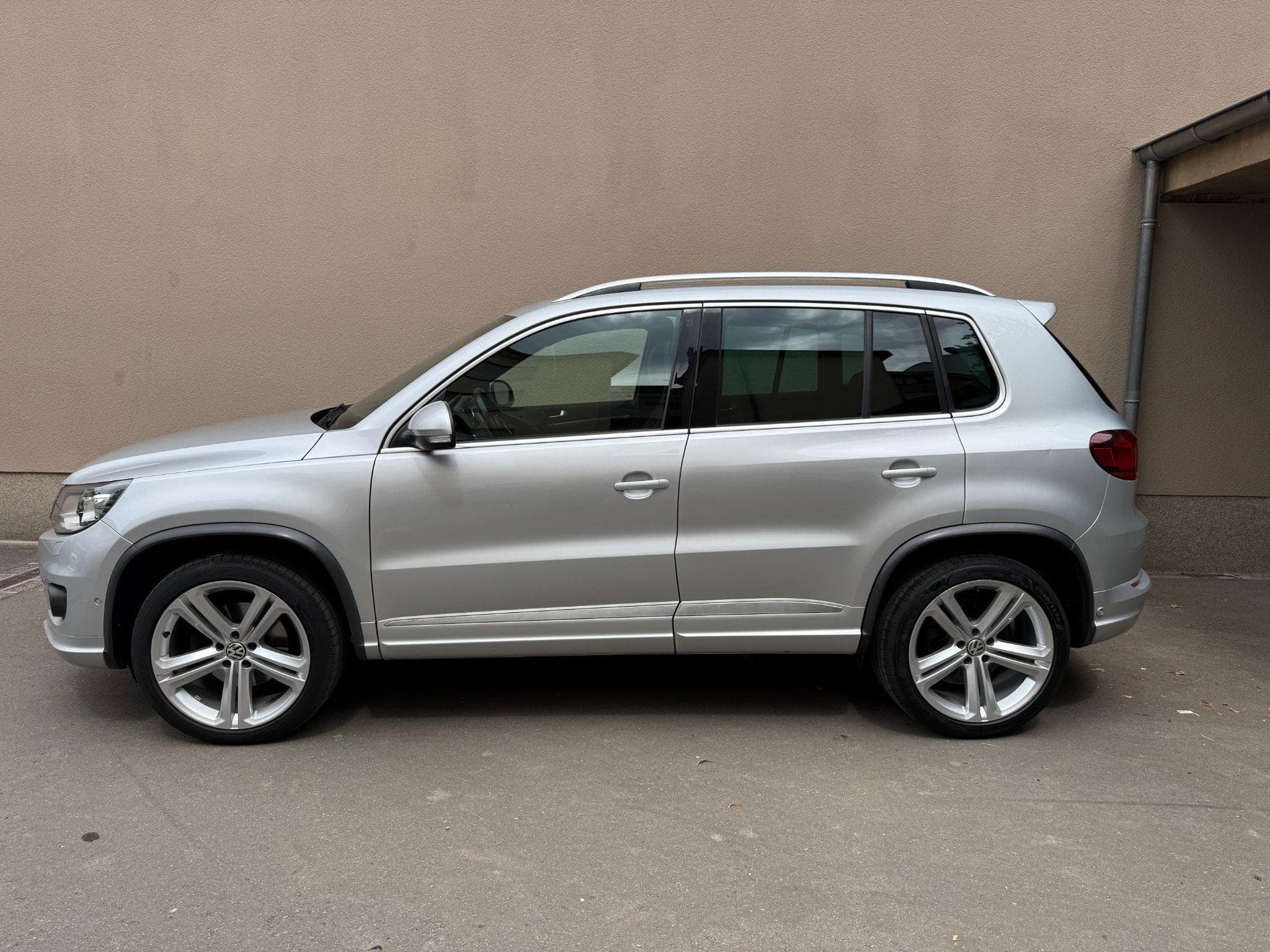 VW Tiguan 2.0 TDI 4motion - Sport & Style R-Line (2014) - Photo 4