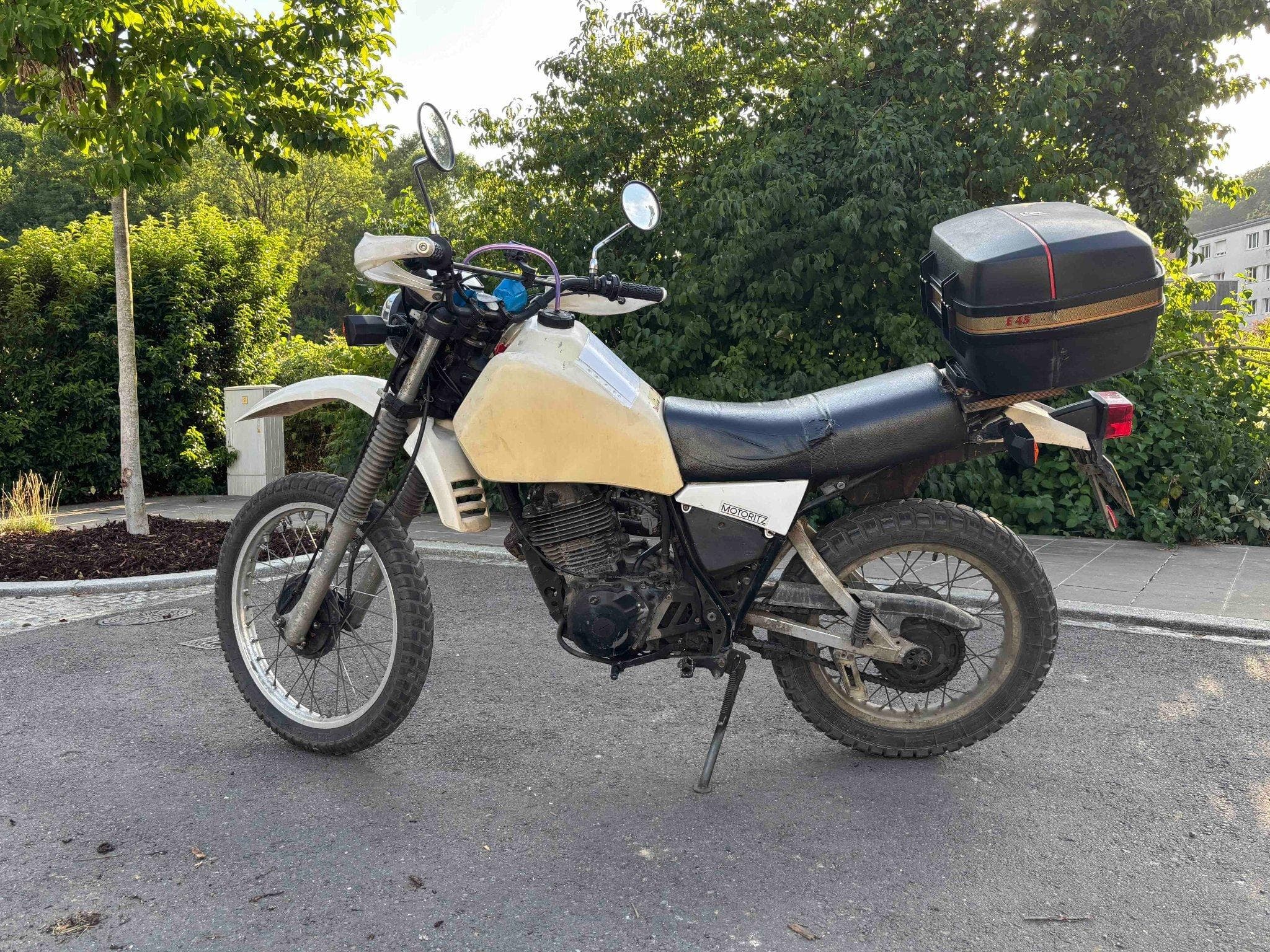 Yamaha XT 550 (1982) - Photo 1