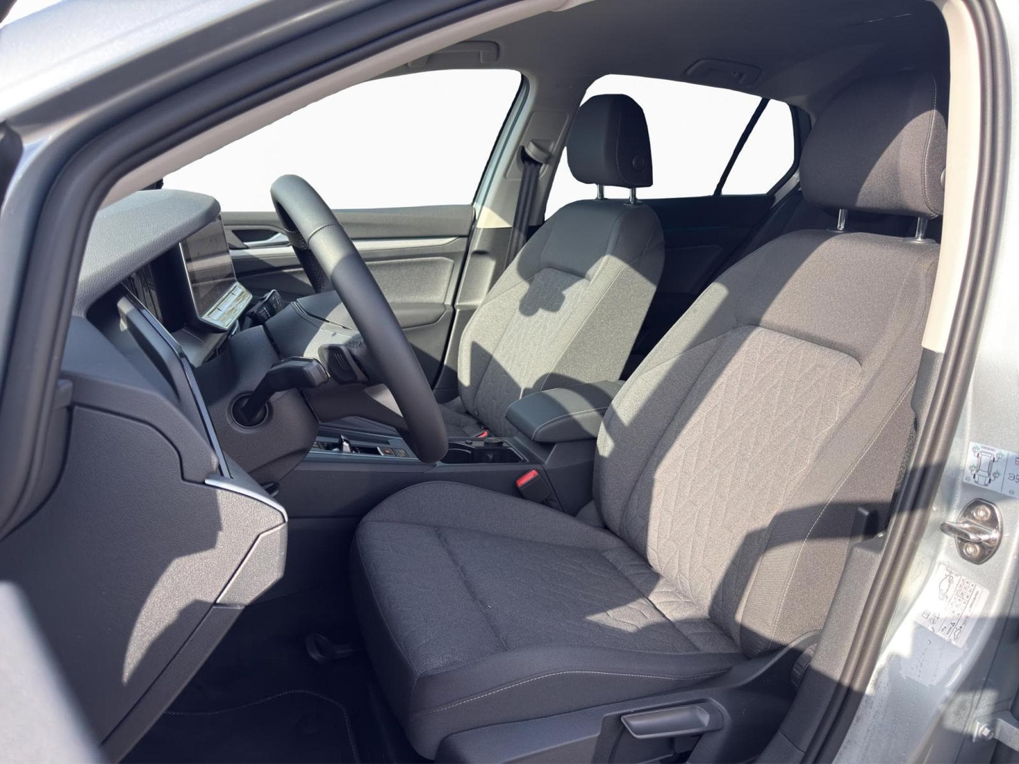 VW Golf Life (2026) - Photo 9