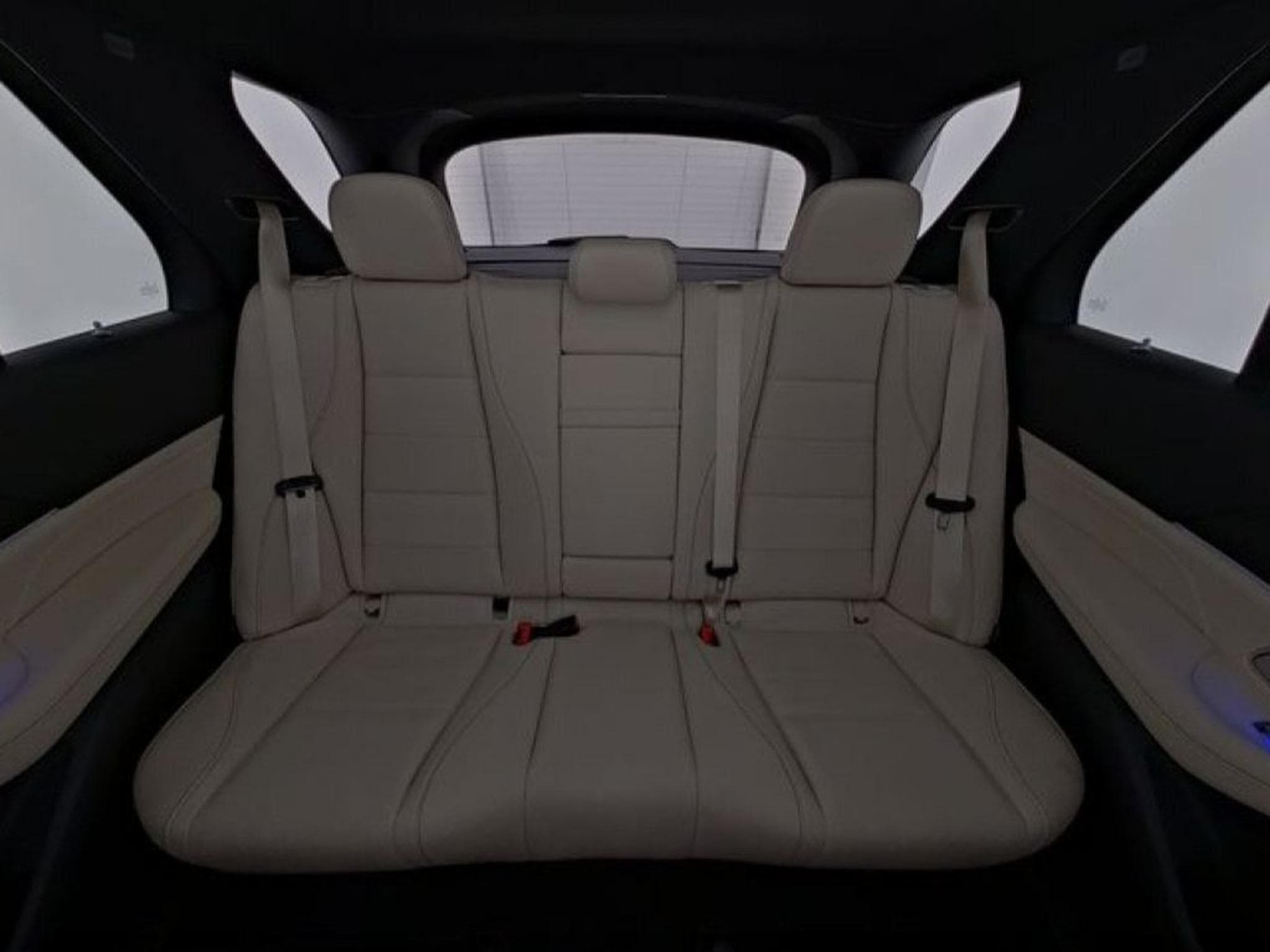 Mercedes GLE 400 WARRANTY2027/WINTER TYRES/PANO/360/BURME (2024) - Photo 4