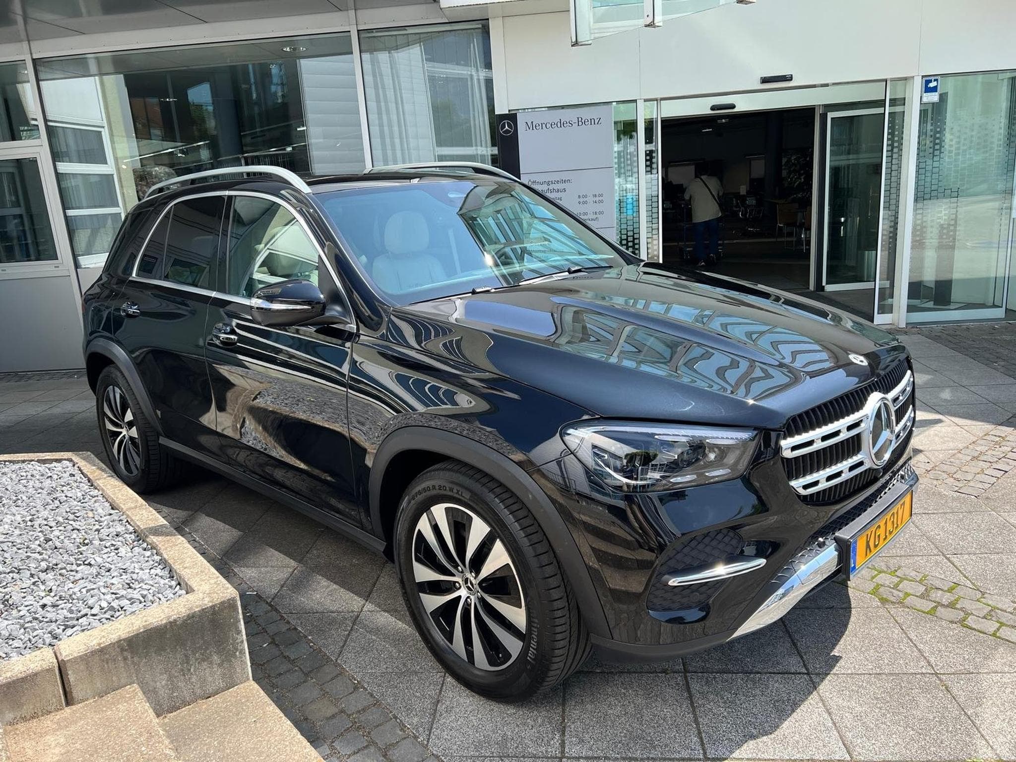 Mercedes GLE 400 WARRANTY2027/WINTER TYRES/PANO/360/BURME (2024) - Photo 5