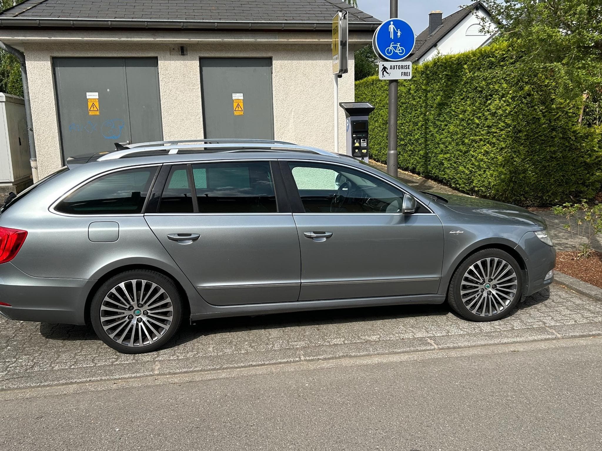 Skoda Superb Superb Combi Elegance L&K 2.0 (2012) - Photo 2