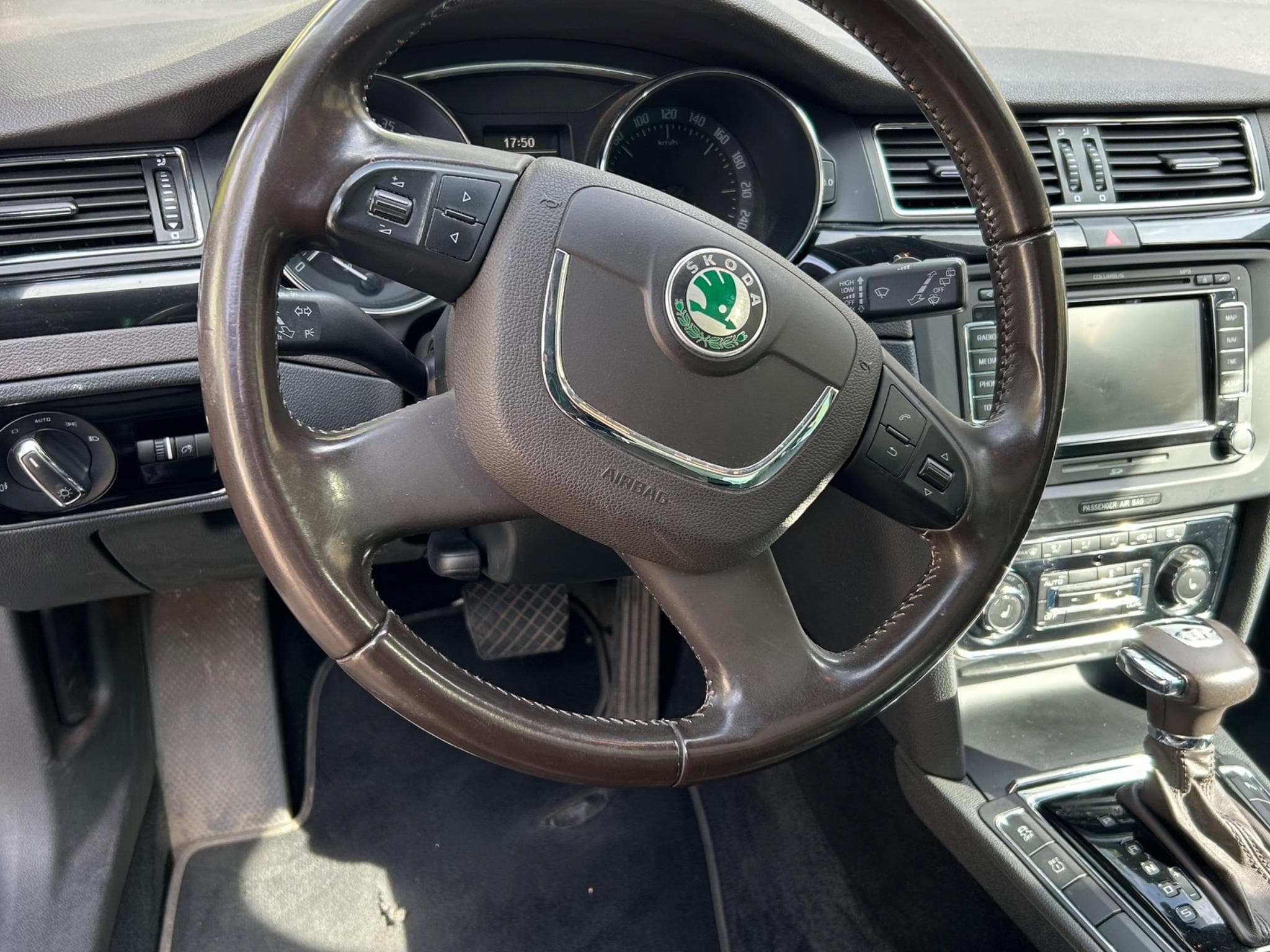 Skoda Superb Superb Combi Elegance L&K 2.0 (2012) - Photo 3