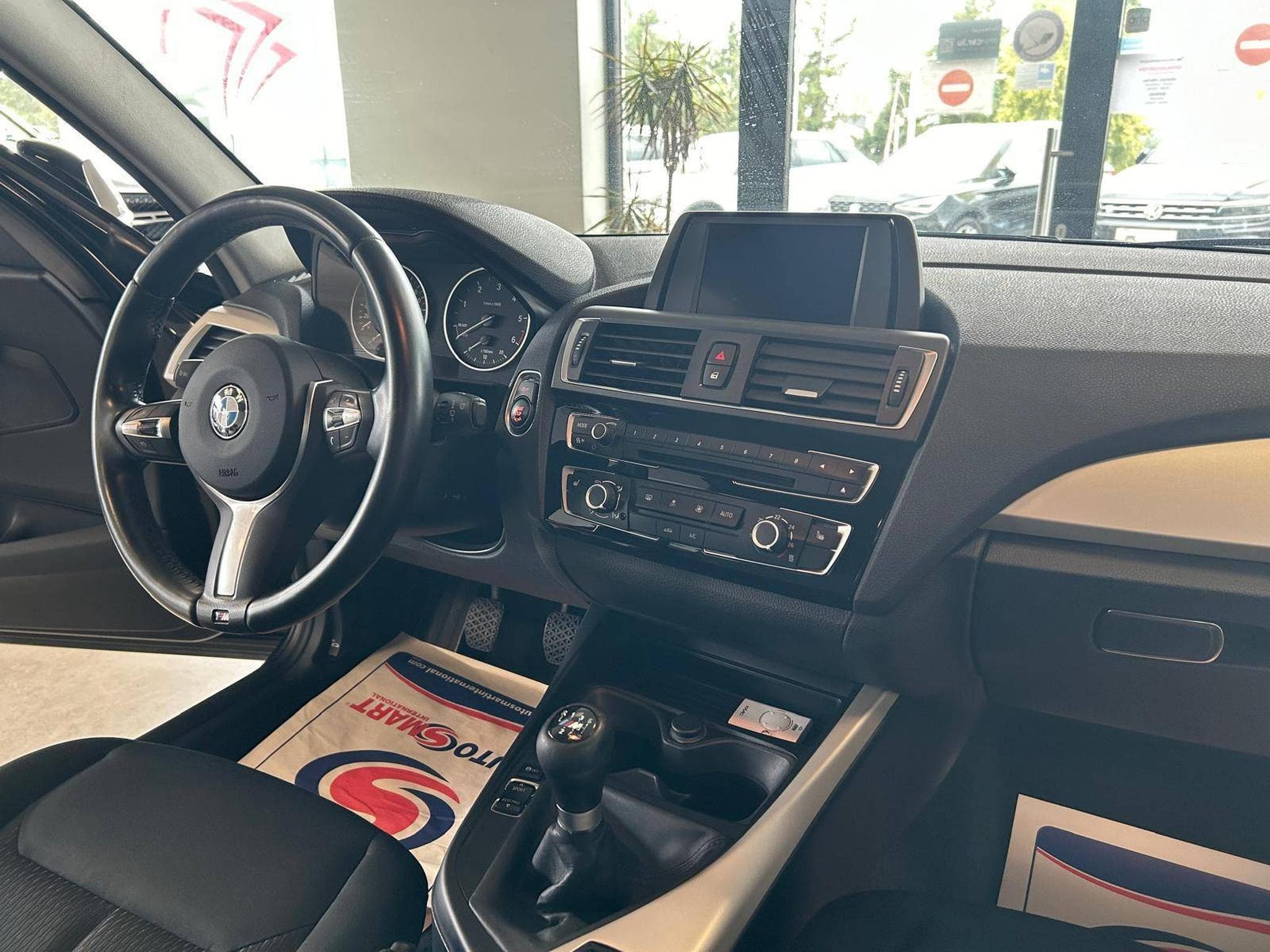 BMW 118 d Advantage ** SHZ ** BLUETOOTH ** (2016) - Photo 10
