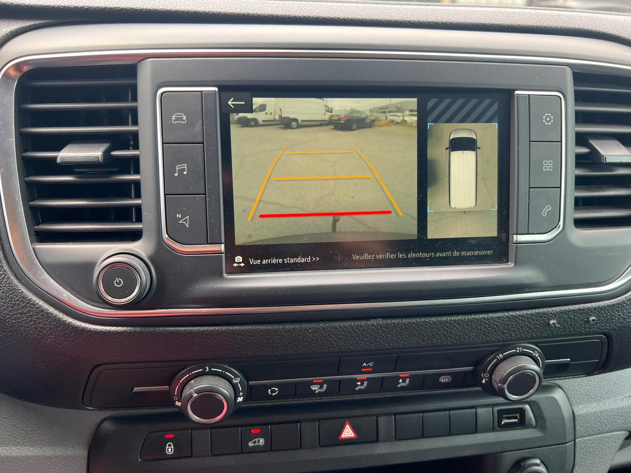 Opel Vivaro 2,0 HDI Premium AUTO full options (2021) - Photo 15