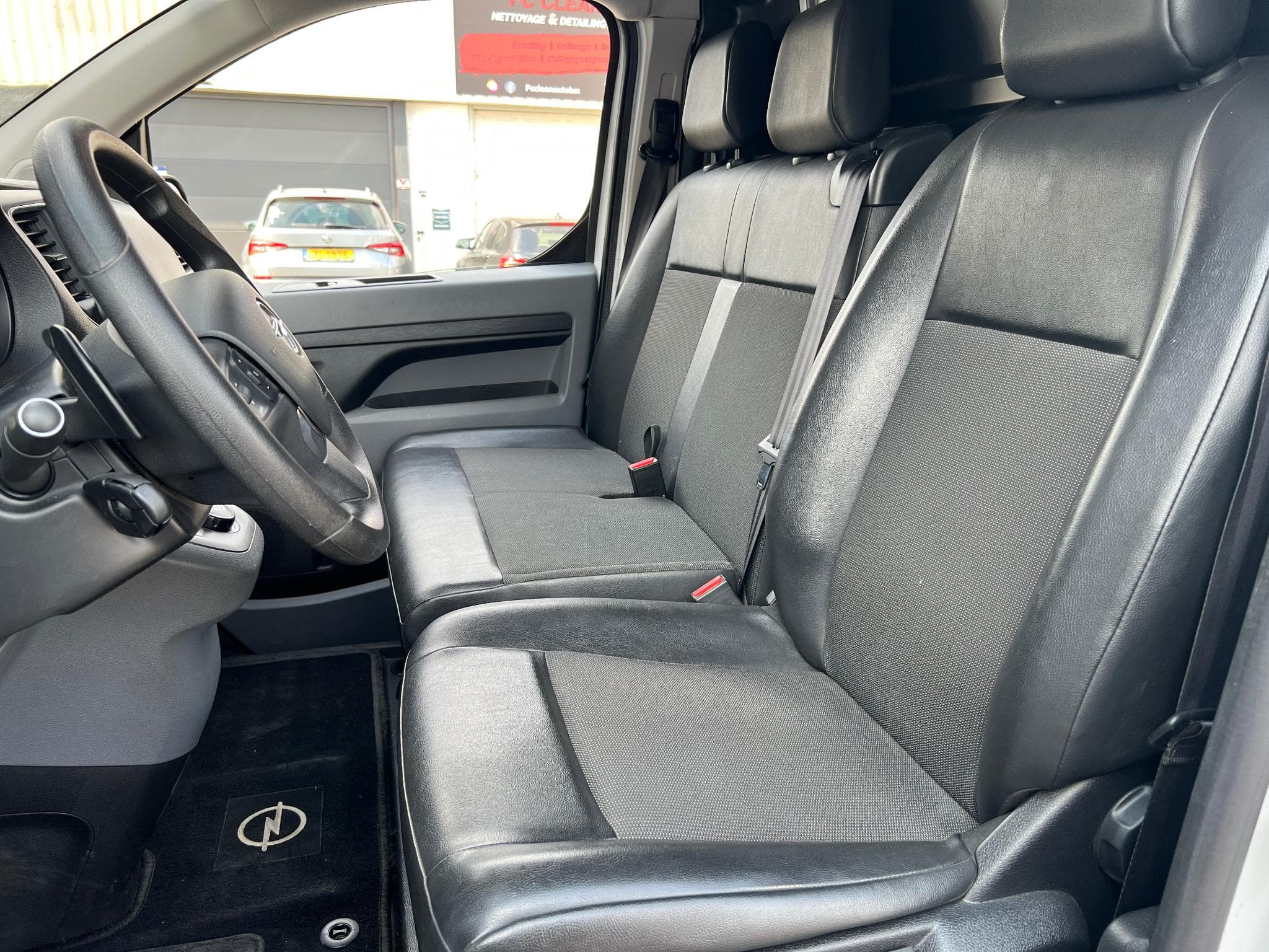 Opel Vivaro 2,0 HDI Premium AUTO full options (2021) - Photo 7