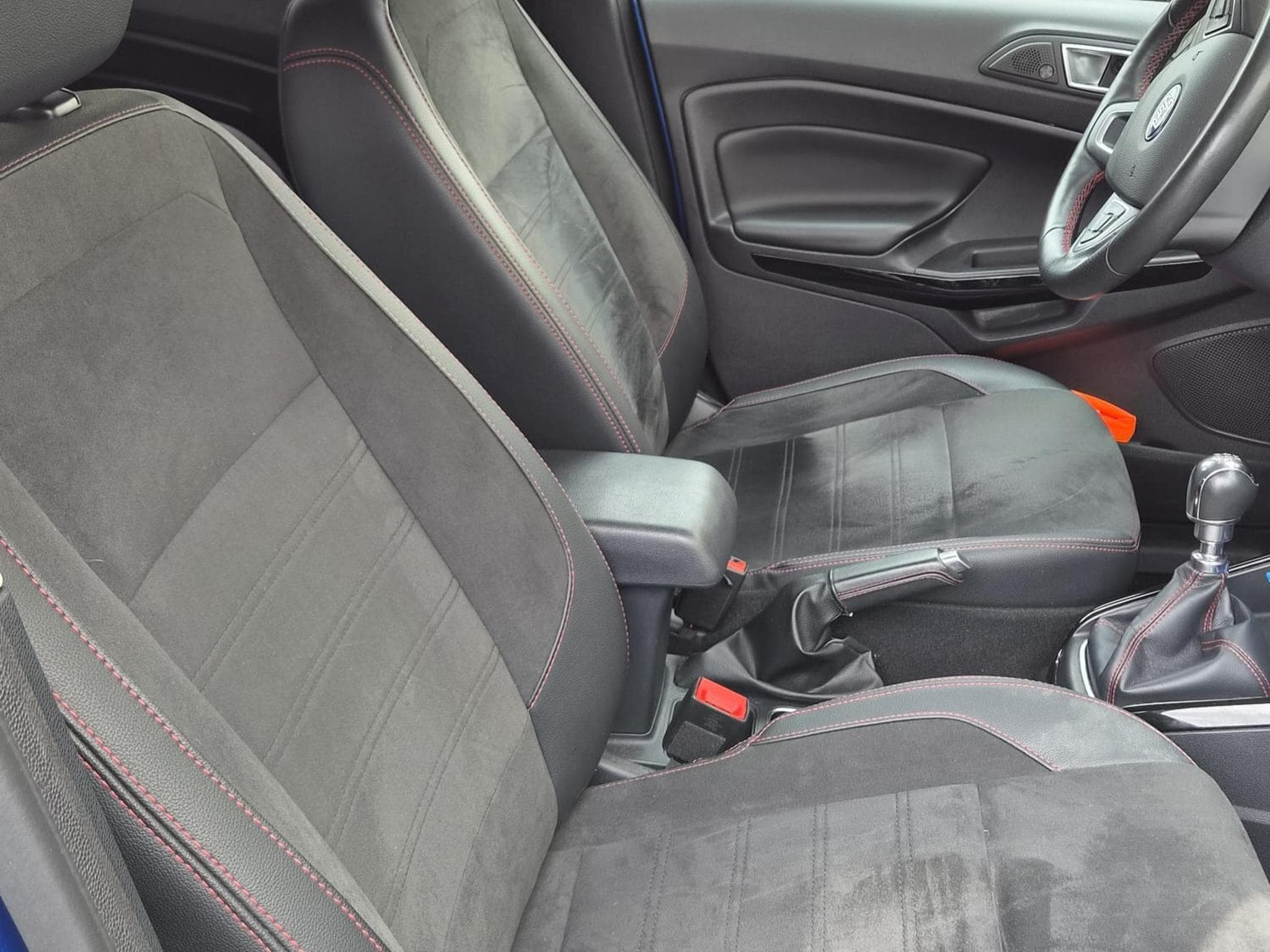 Ford EcoSport ST-Line (2022) - Photo 2