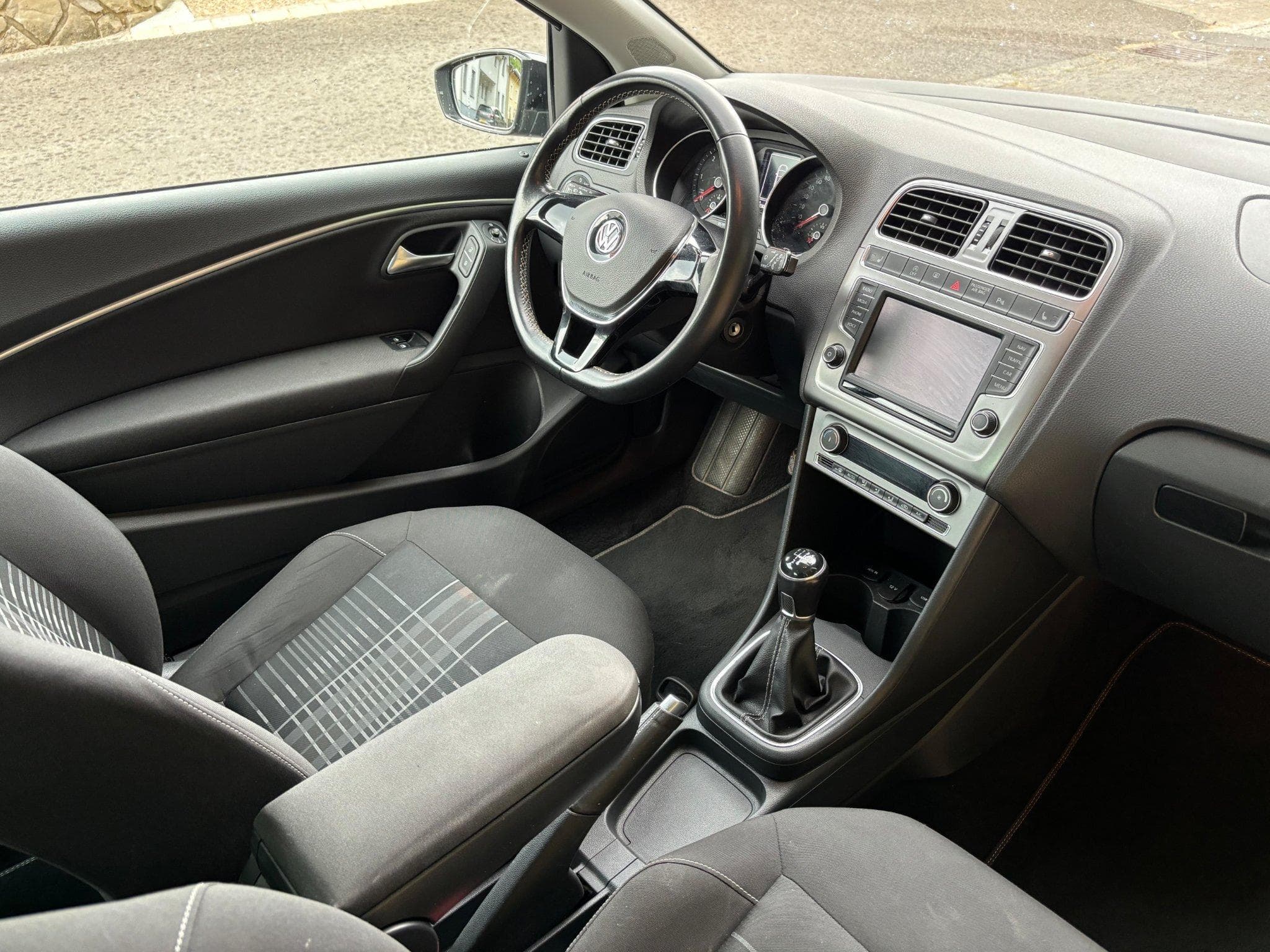 VW Polo 1.4 Tdi 90cv Lounge Facelift (2015) - Photo 3