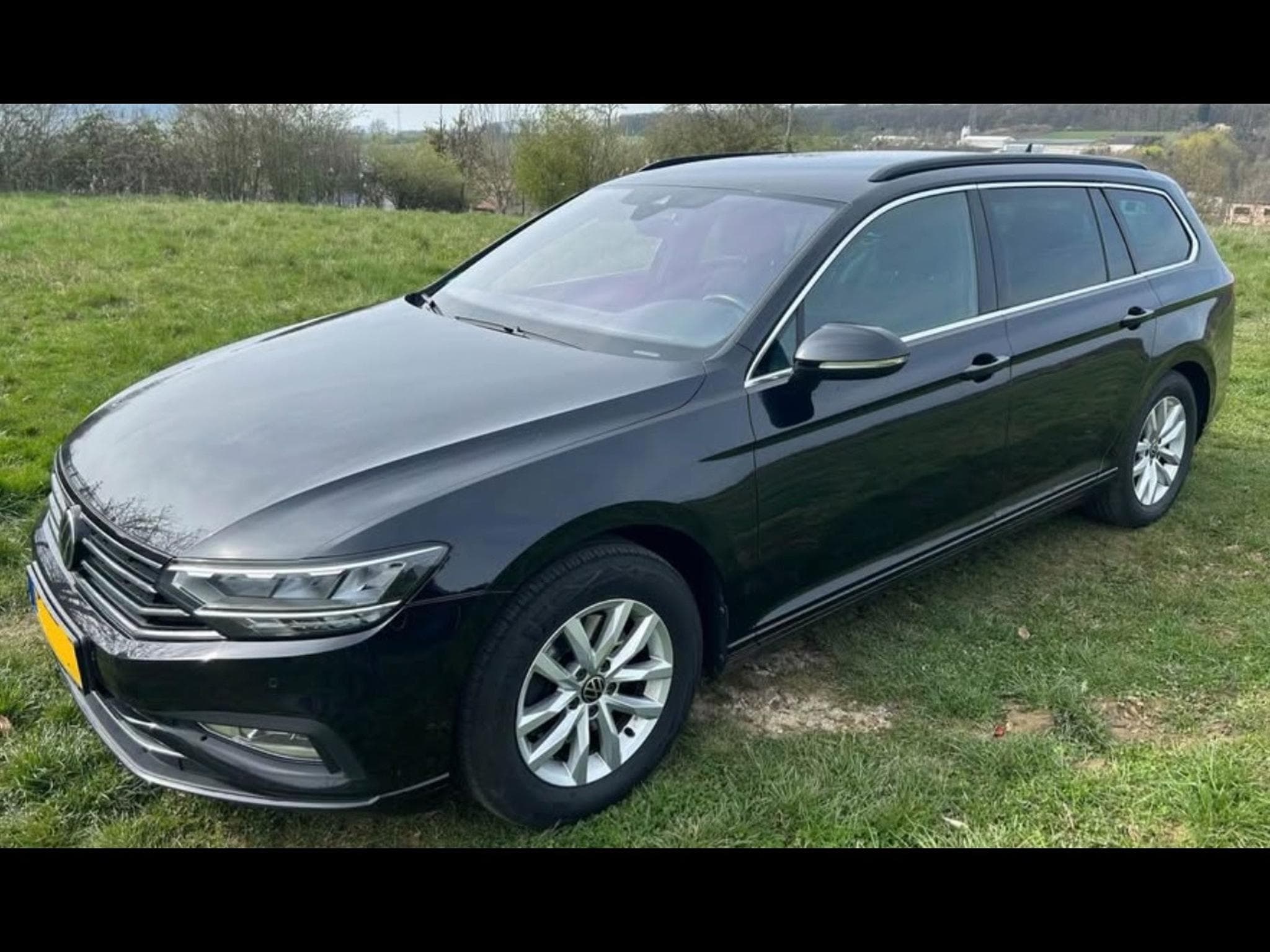 VW Passat (2022) - Photo 2