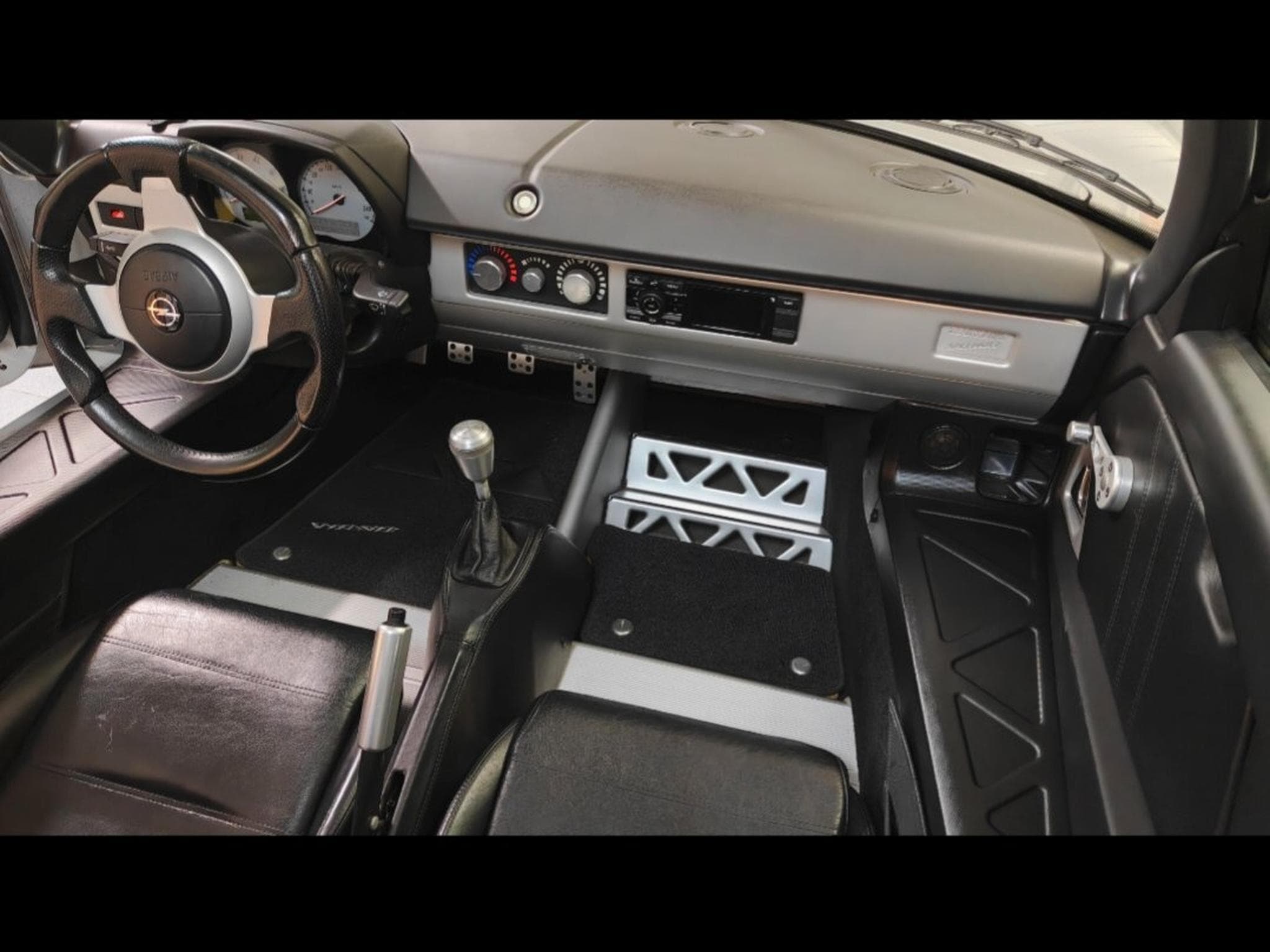 Opel Speedster 2.0 Turbo Scorpions (2005) - Photo 3