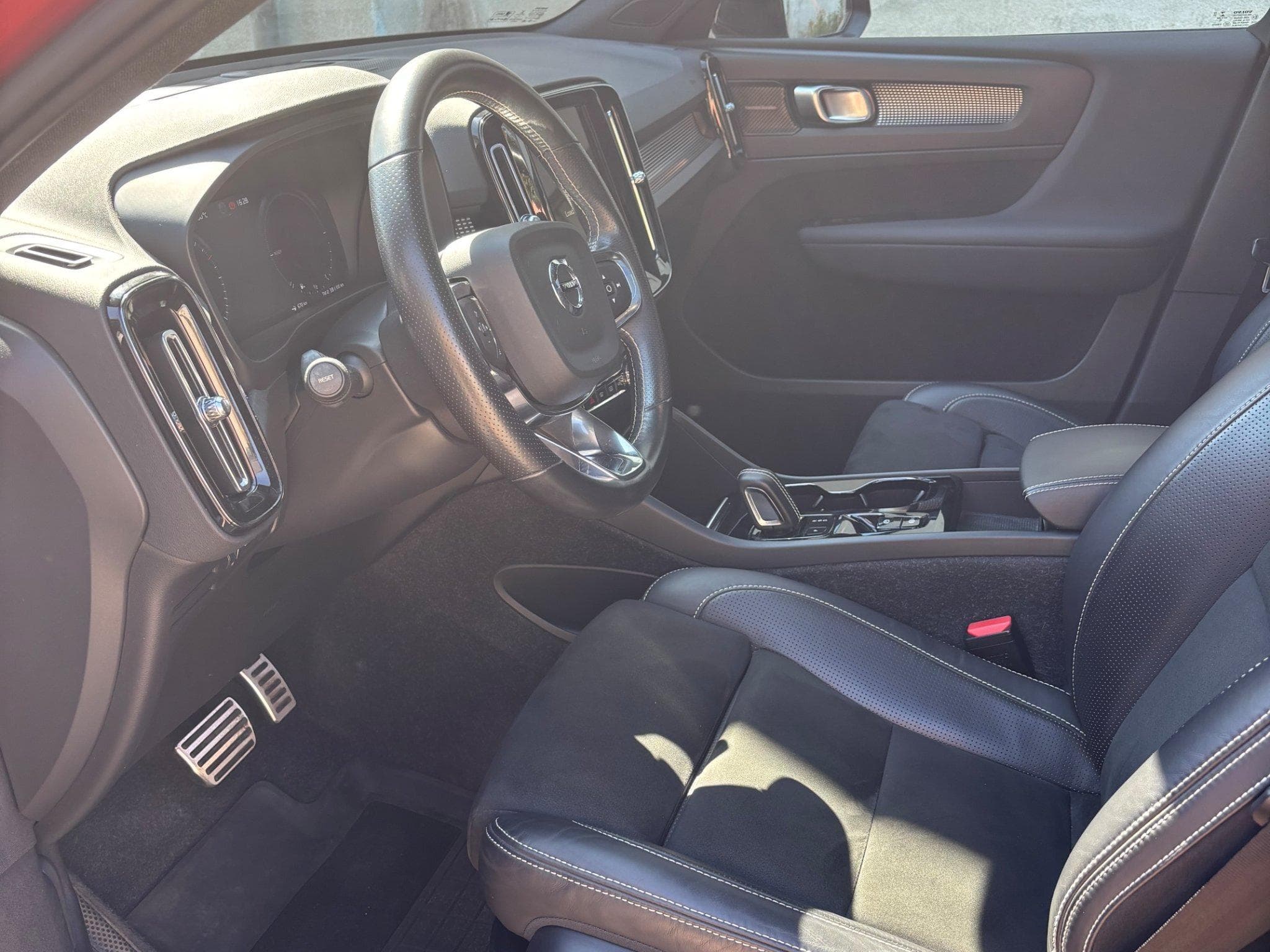 Volvo XC40 R-Design (2020) - Photo 10