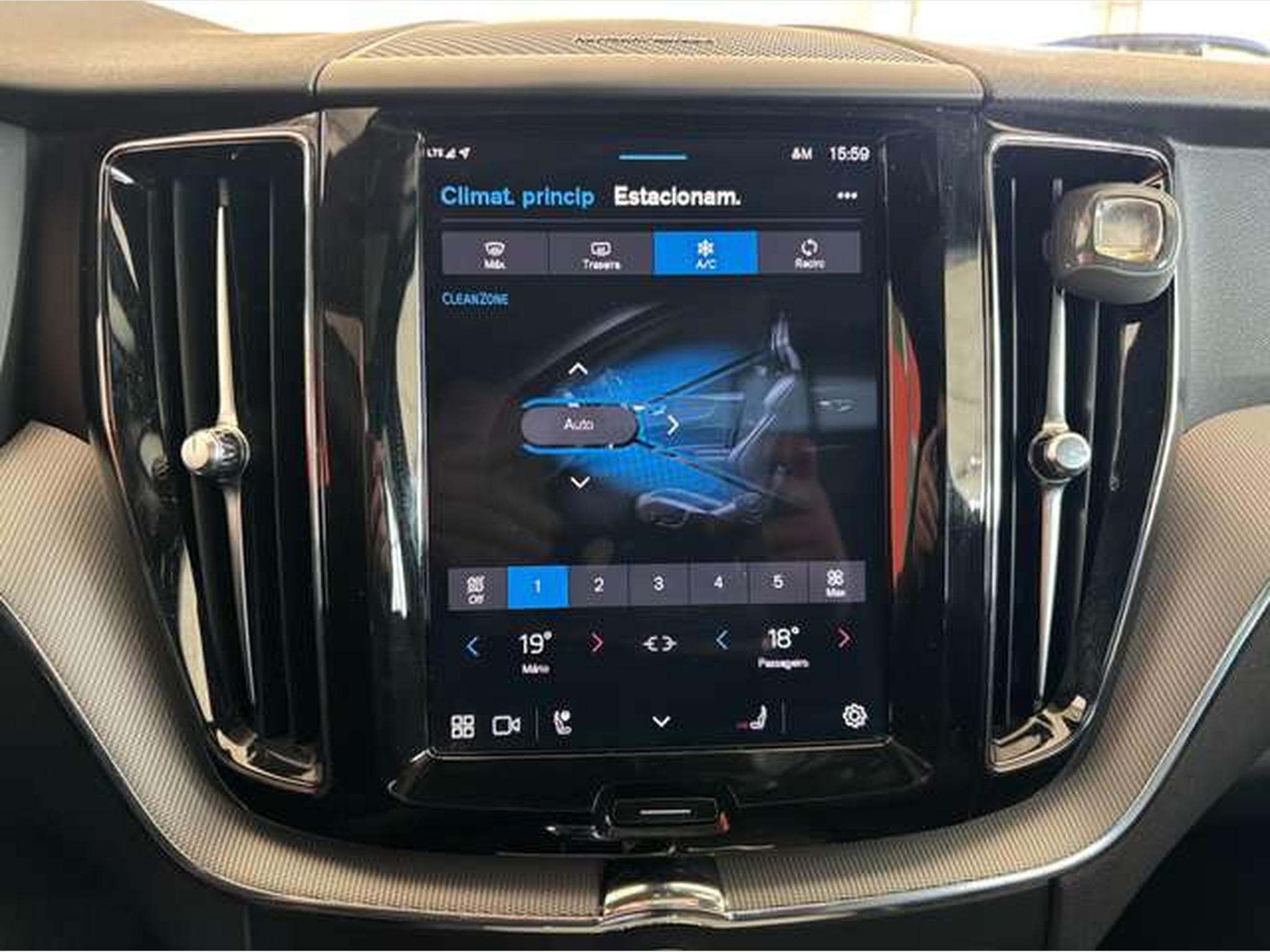 Volvo XC60 XC60 B4 D AWD RDesign-JUSQUA 48 MOIS DE GARANTIE (2023) - Photo 15