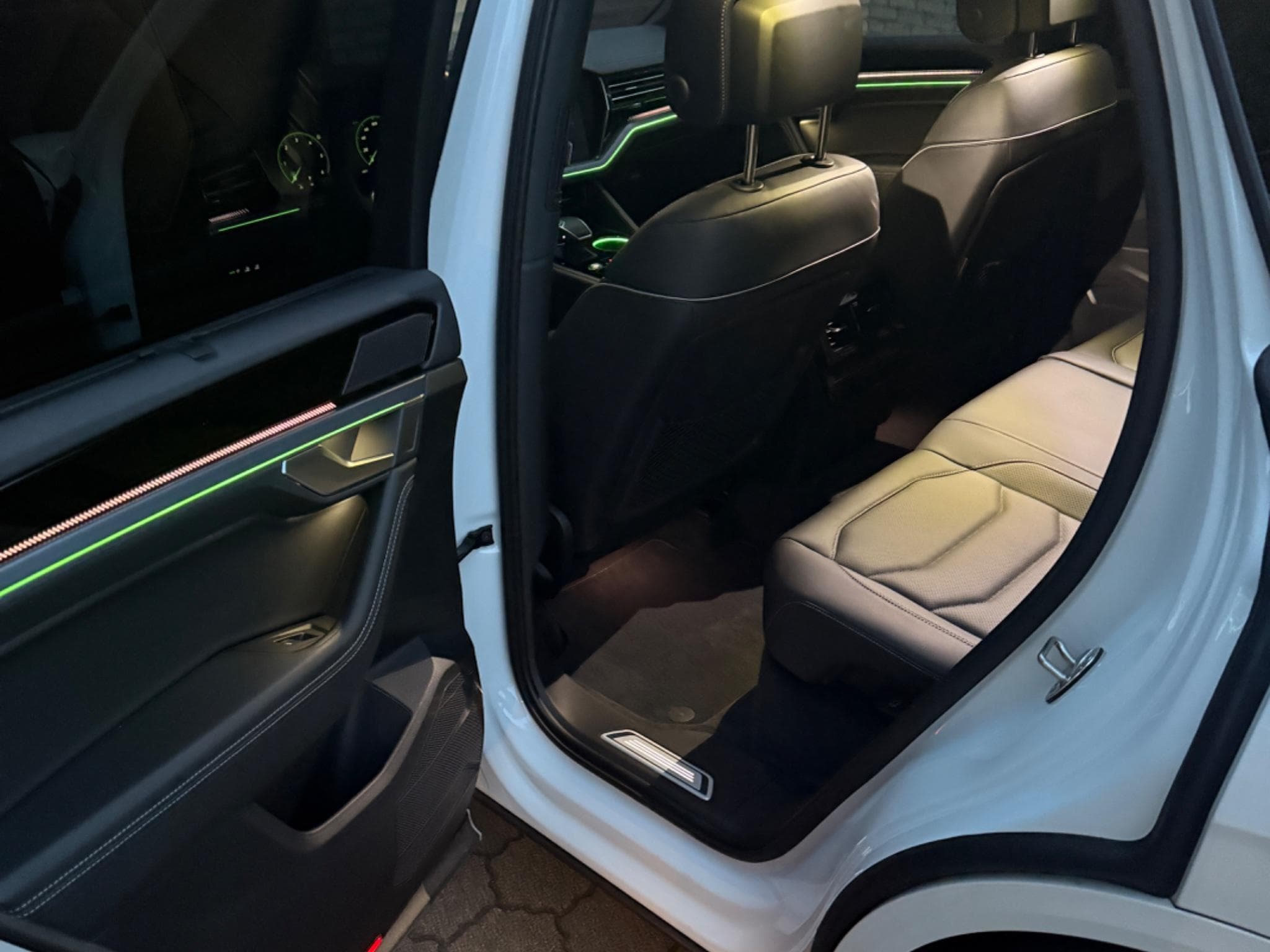 VW Touareg R-Line / Final Edition (2026) - Photo 12