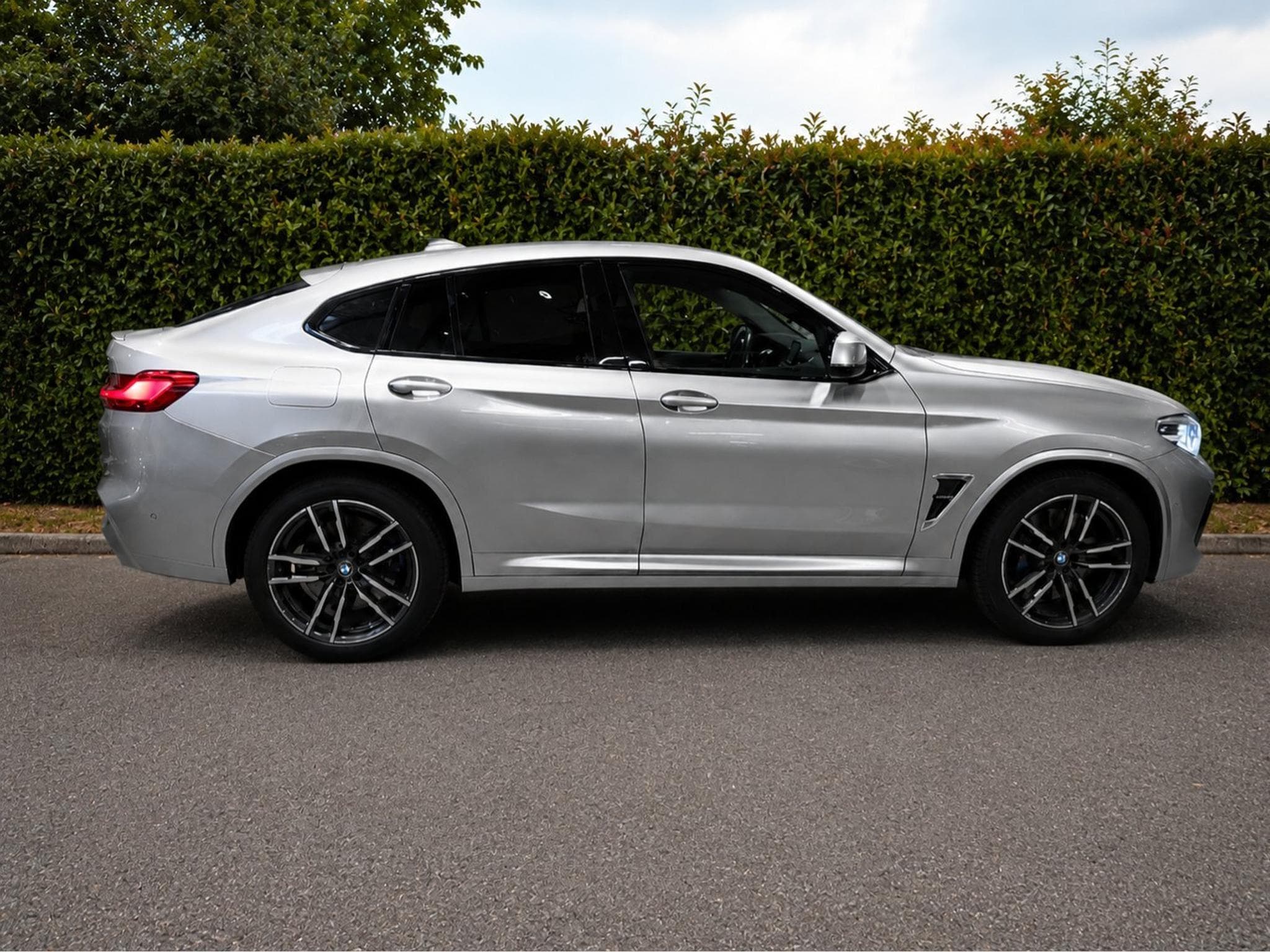 BMW X4M 3.0 l, F98, 6 cylindres, 353kW/486 ch (2020) - Photo 3