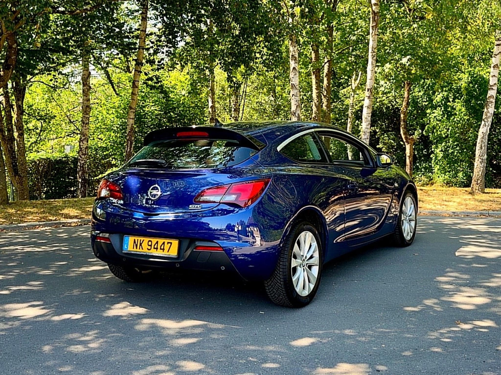 Opel Astra GTC (2015) - Photo 2