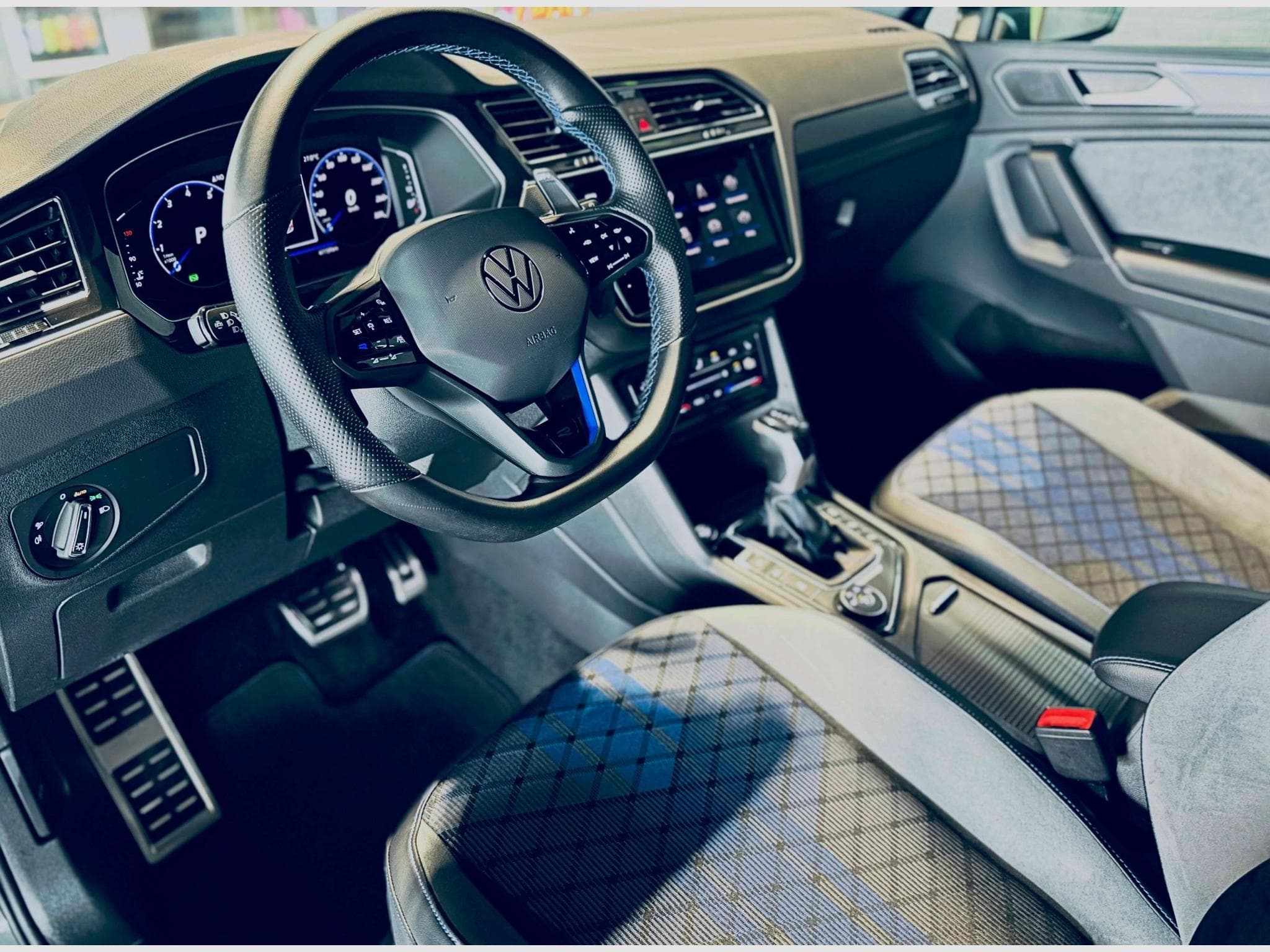 VW Tiguan TIGUAN R 4MOTION TSI DSG (2023) - Photo 8