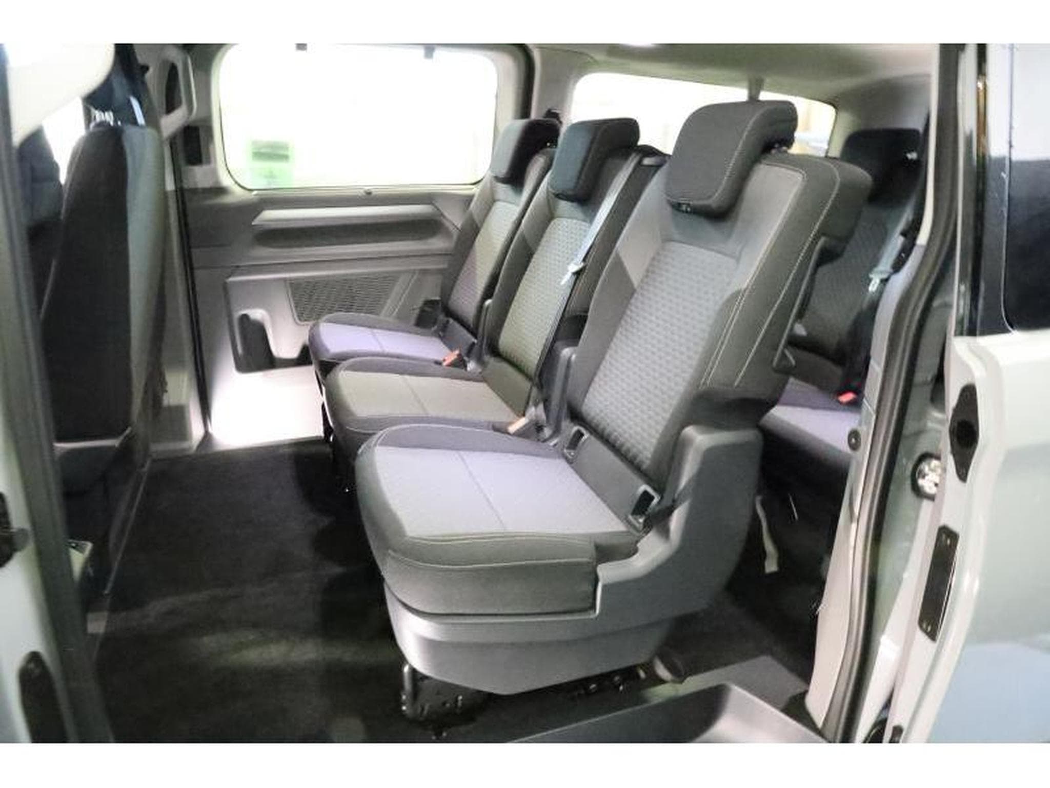 VW T7 Style LONG LR 9P (2026) - Photo 9