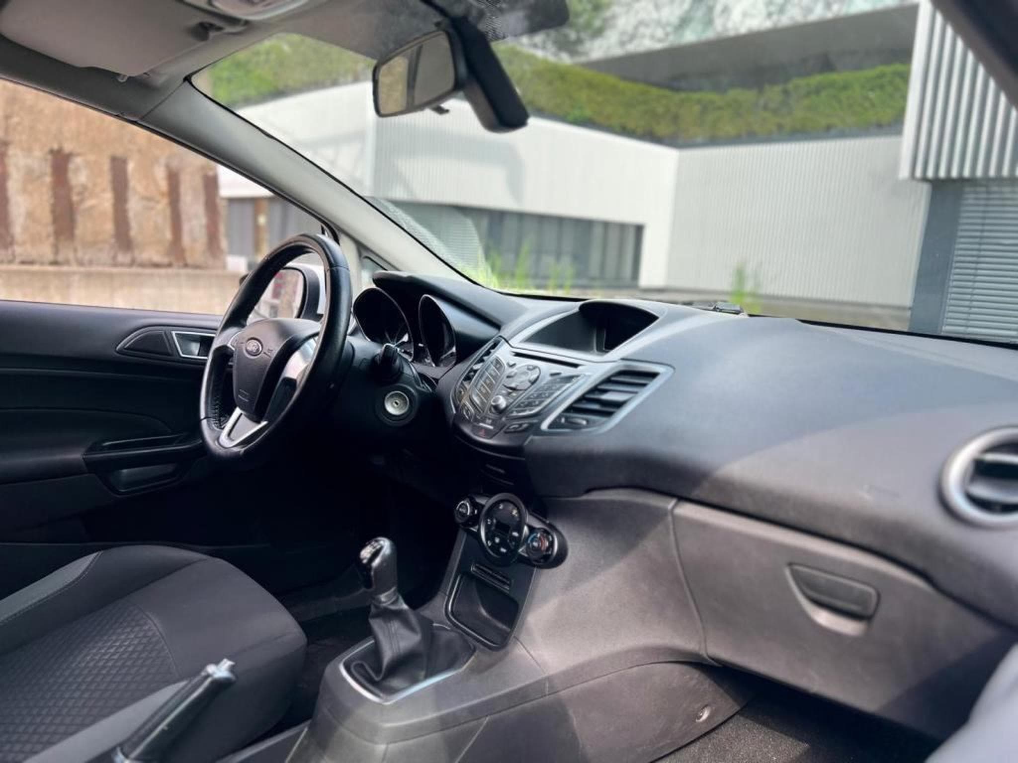 Ford Fiesta Manuelle / Essence (2015) - Photo 12
