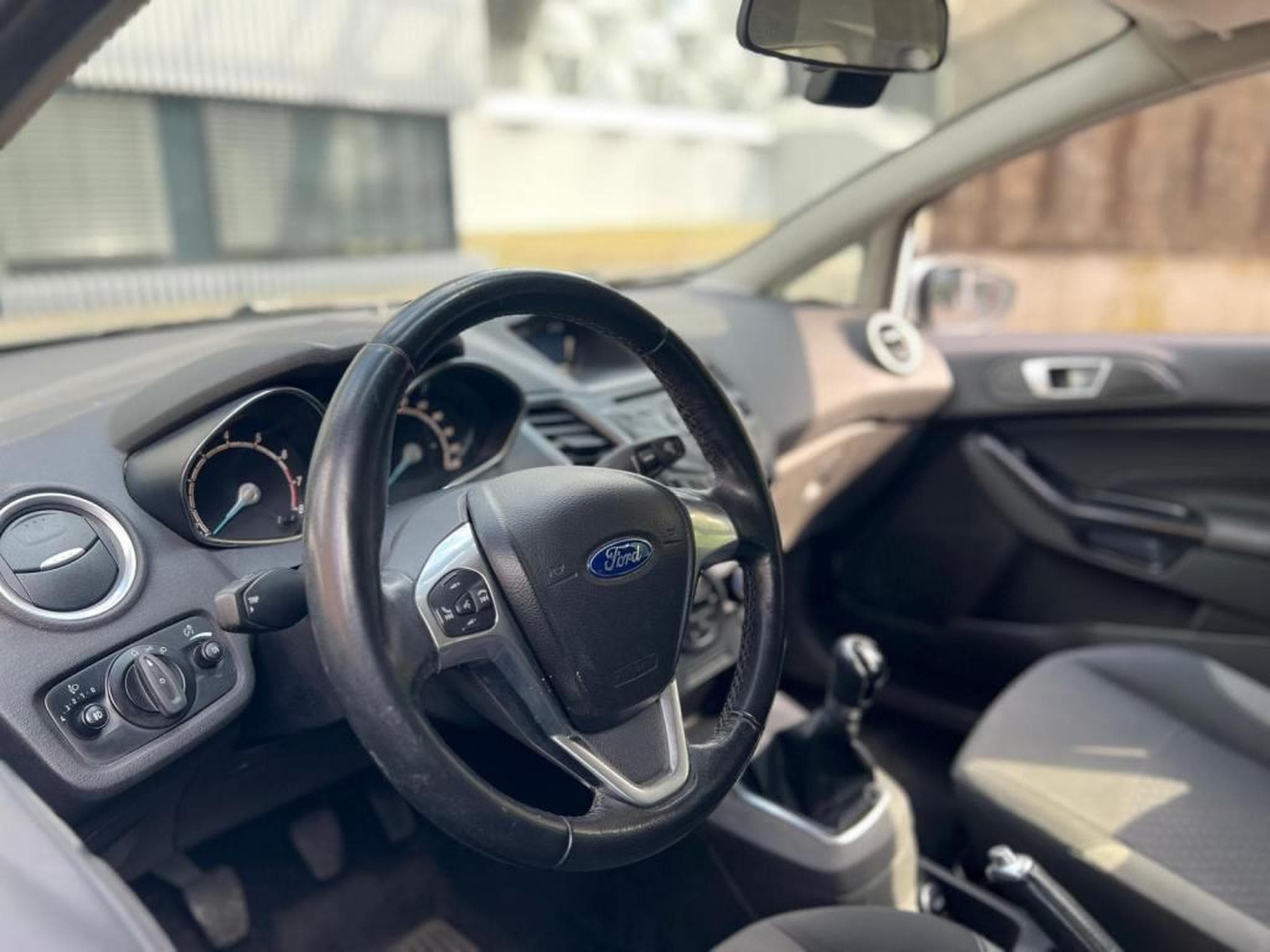 Ford Fiesta Manuelle / Essence (2015) - Photo 11