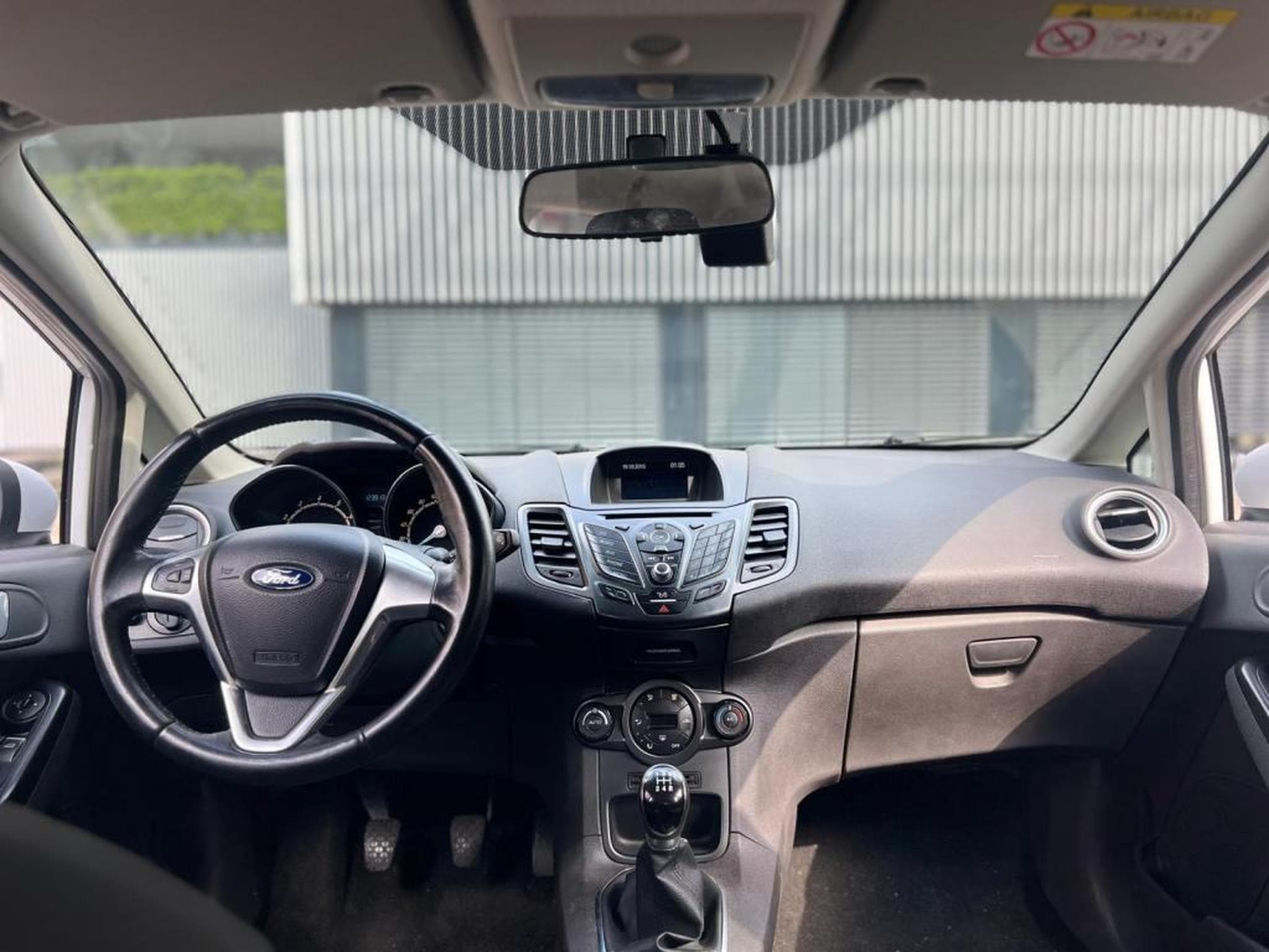 Ford Fiesta Manuelle / Essence (2015) - Photo 9