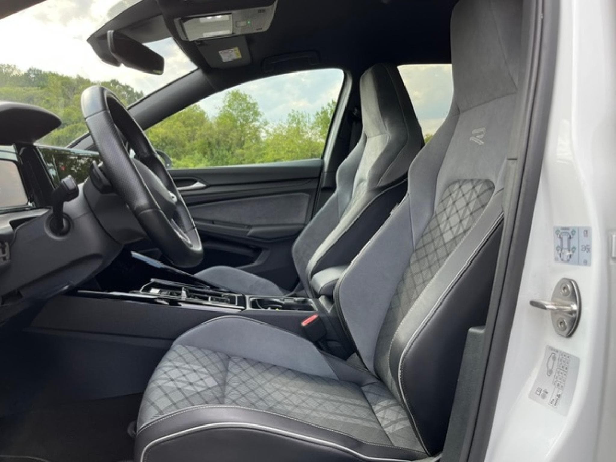 VW Golf VIII R-LINE (2023) - Photo 2