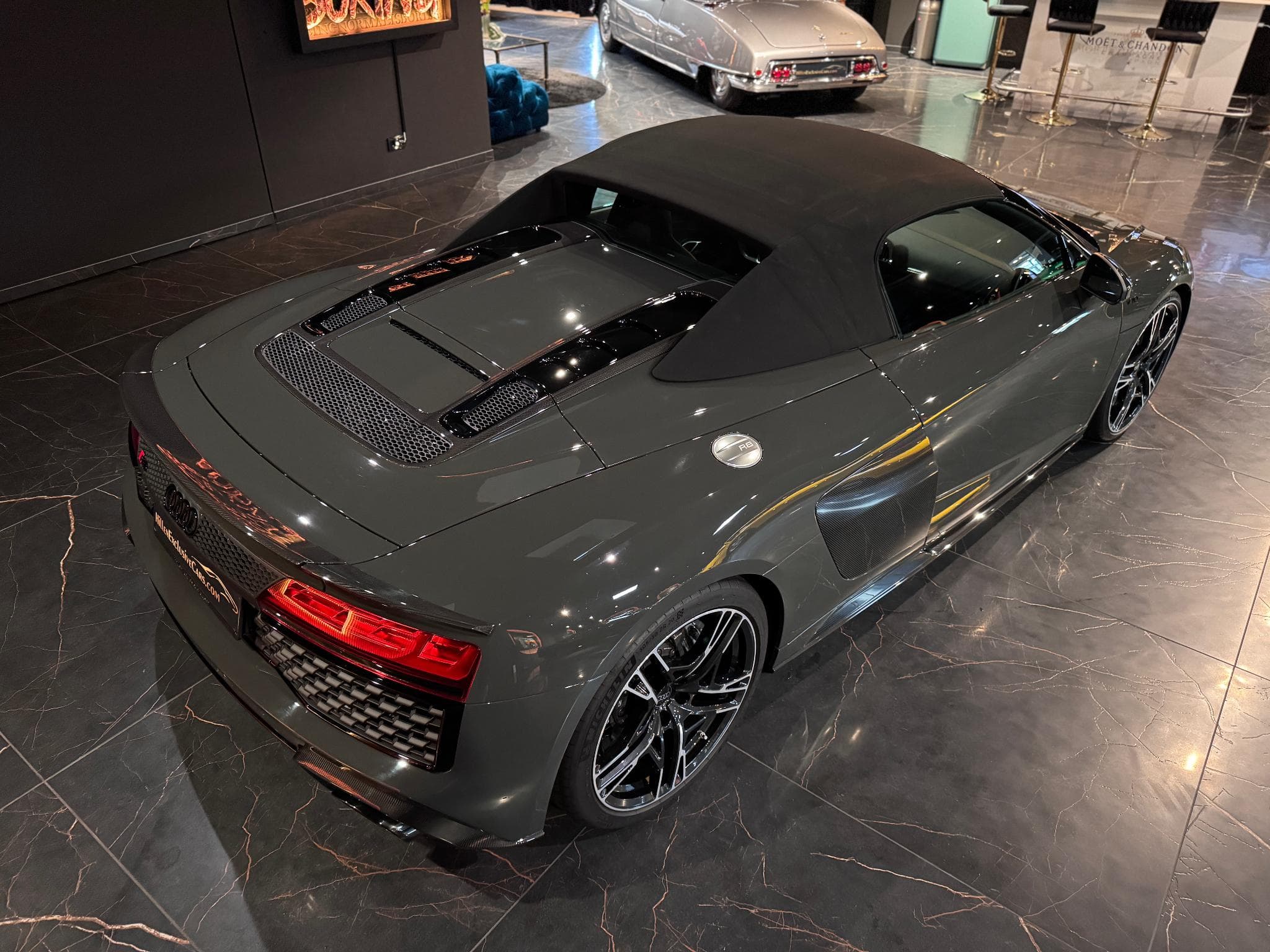 Audi R8 Spyder V10 Performance (2024) - Photo 3
