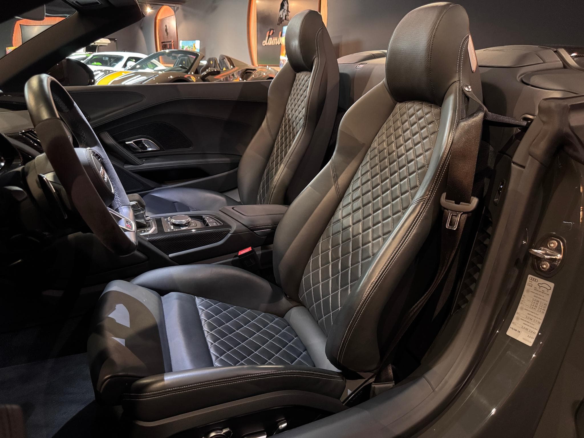 Audi R8 Spyder V10 Performance (2024) - Photo 4