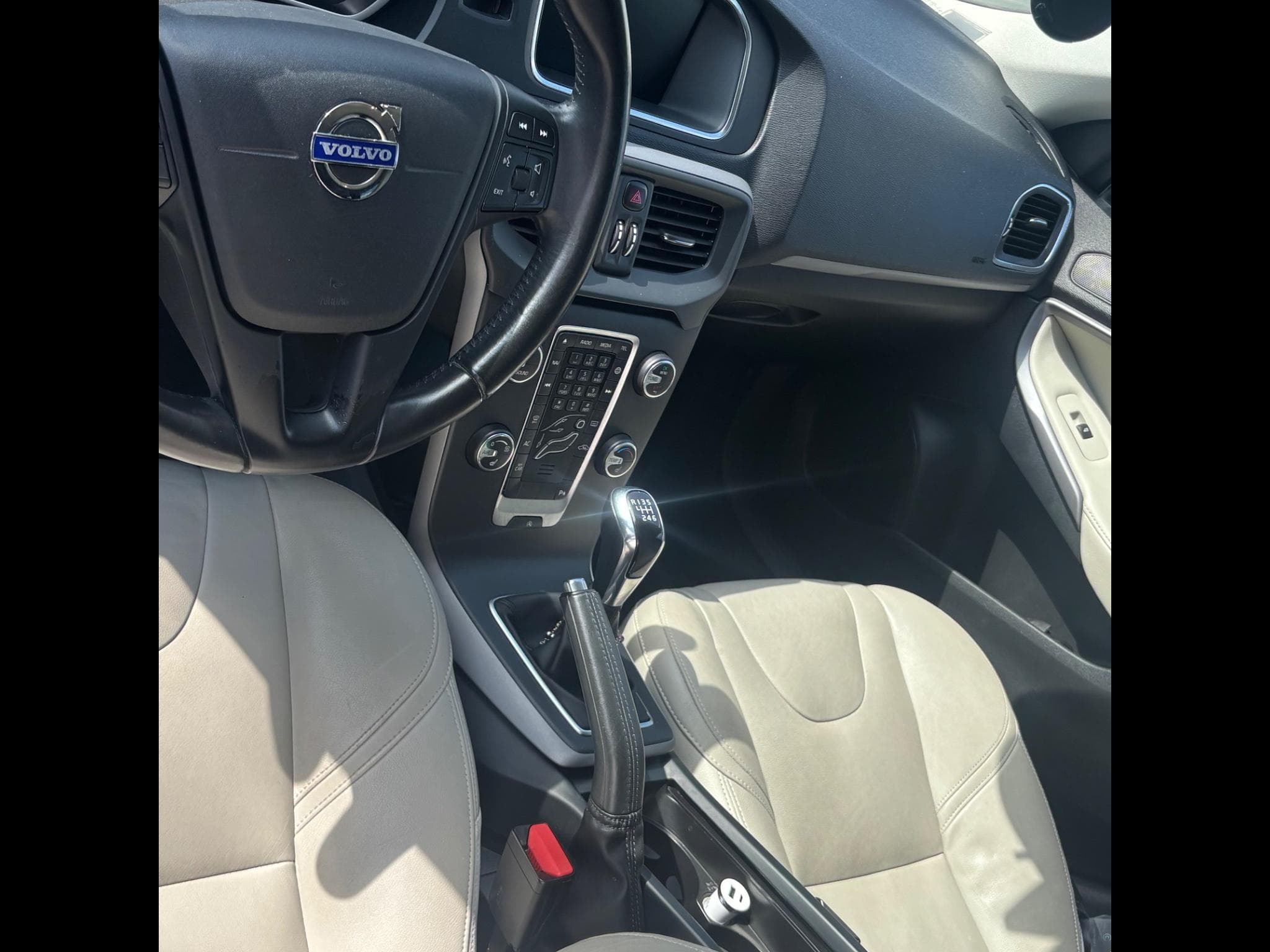 Volvo V40 (2015) - Photo 3