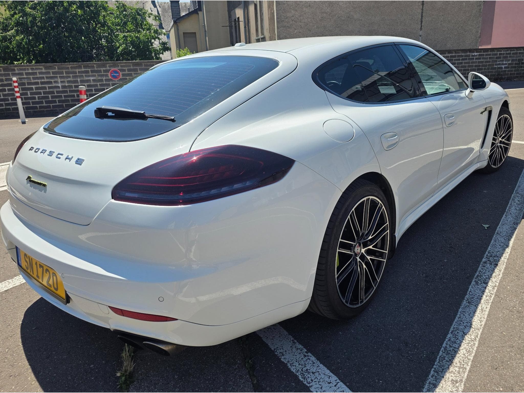 Porsche Panamera 4 e-hybride. En suspens (2015) - Photo 3