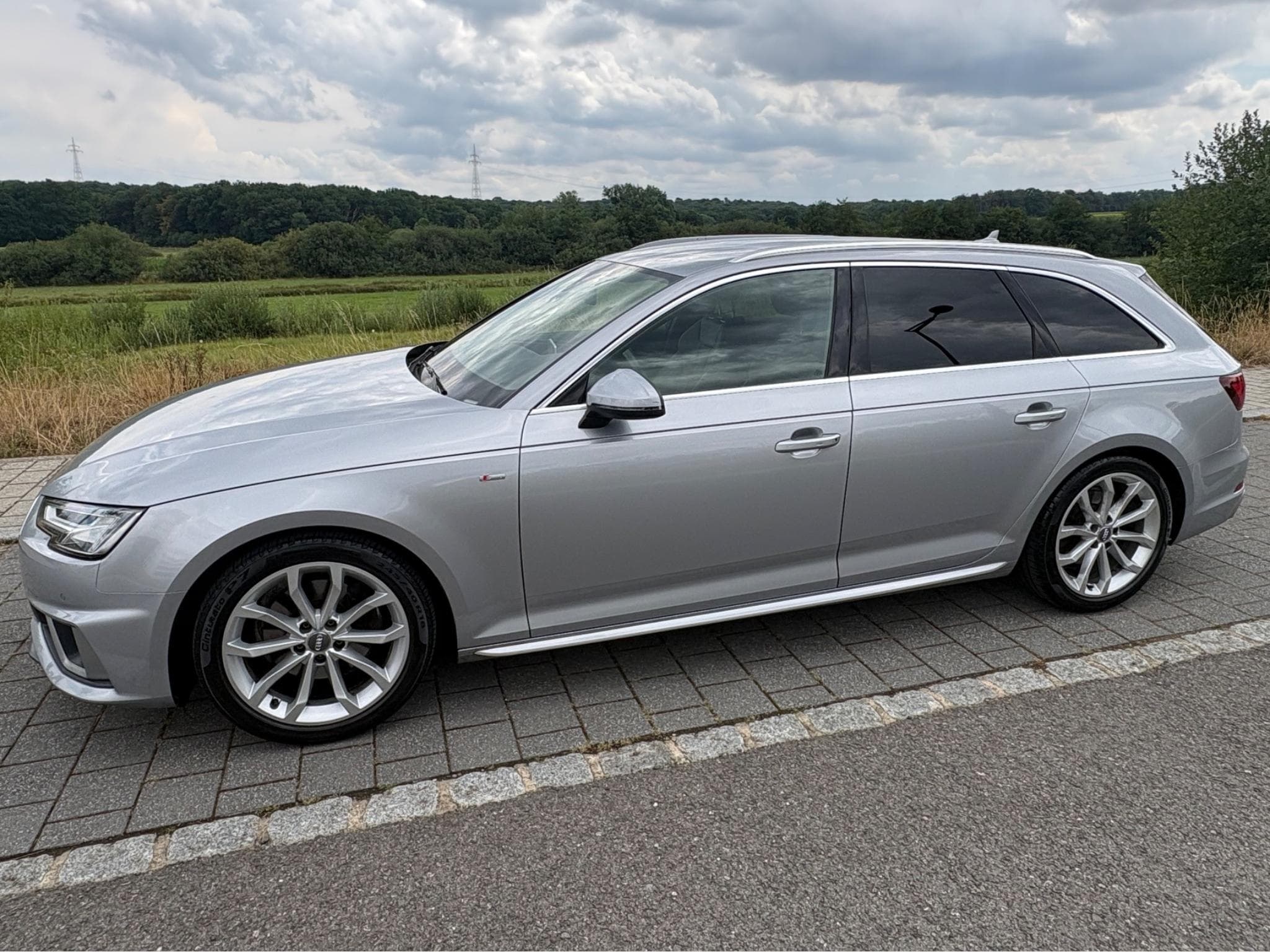 Audi A4 S-Line (2019) - Photo 1