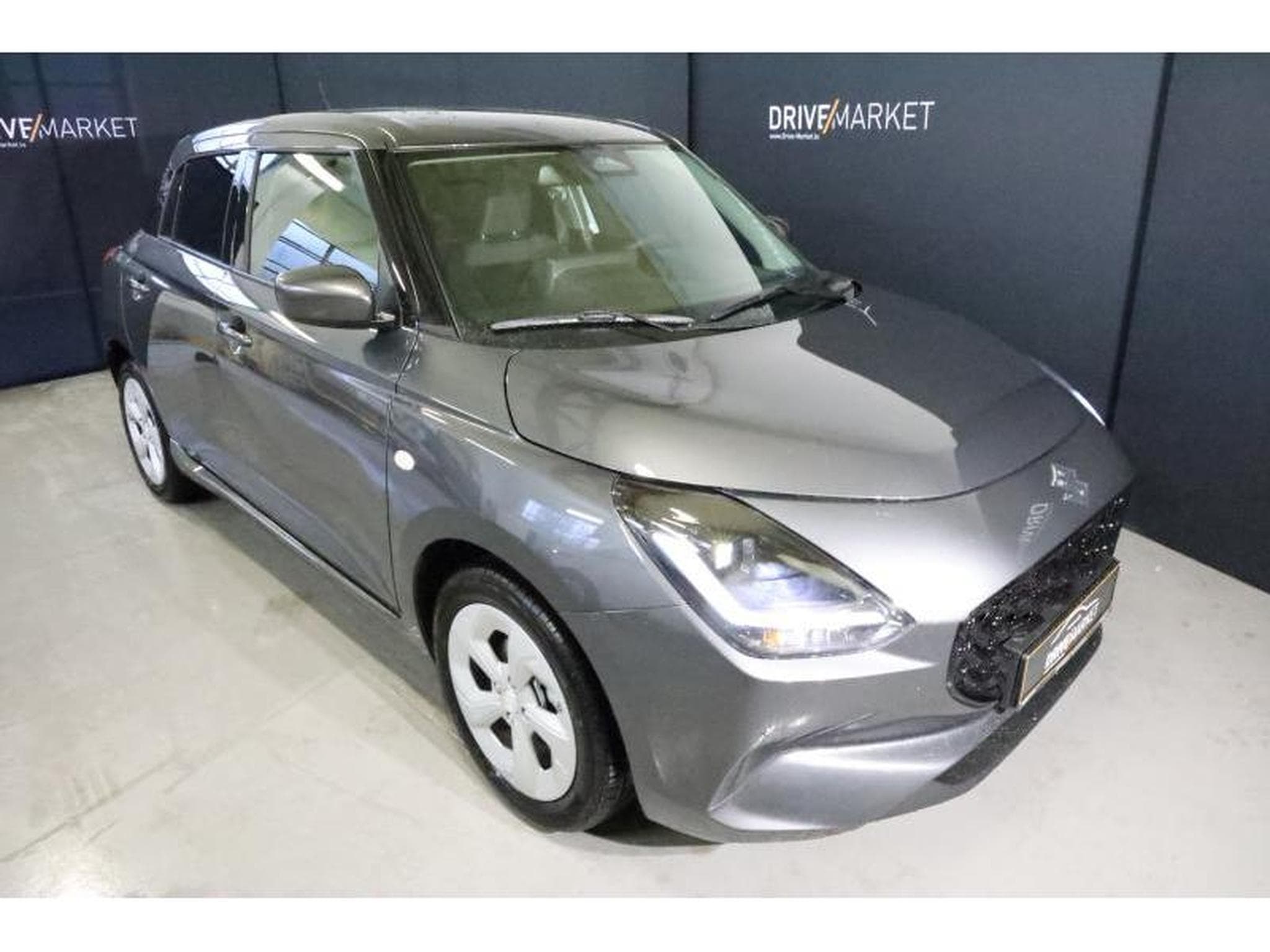 Suzuki Swift GL+ (2026) - Photo 1