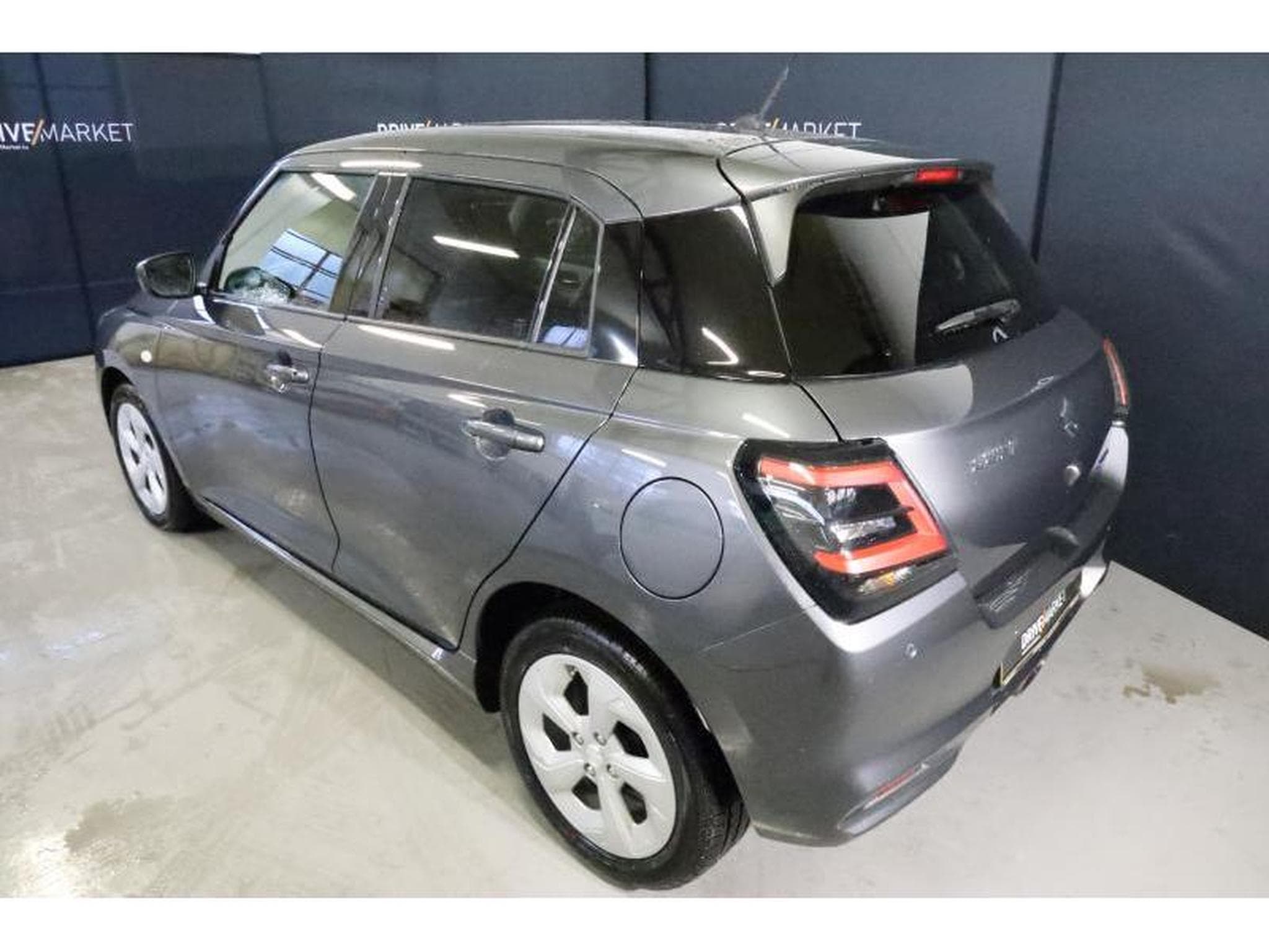 Suzuki Swift GL+ (2026) - Photo 16