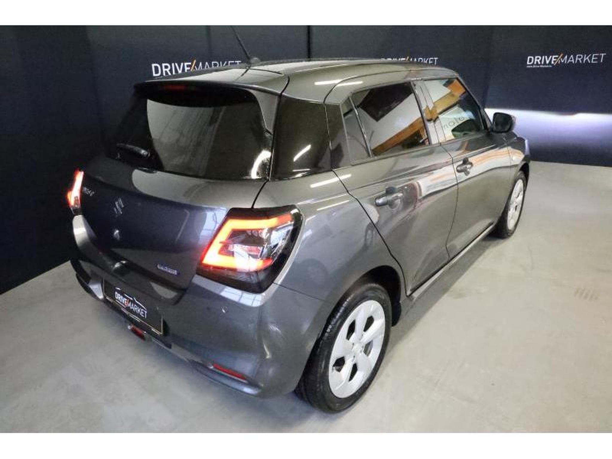 Suzuki Swift GL+ (2026) - Photo 18