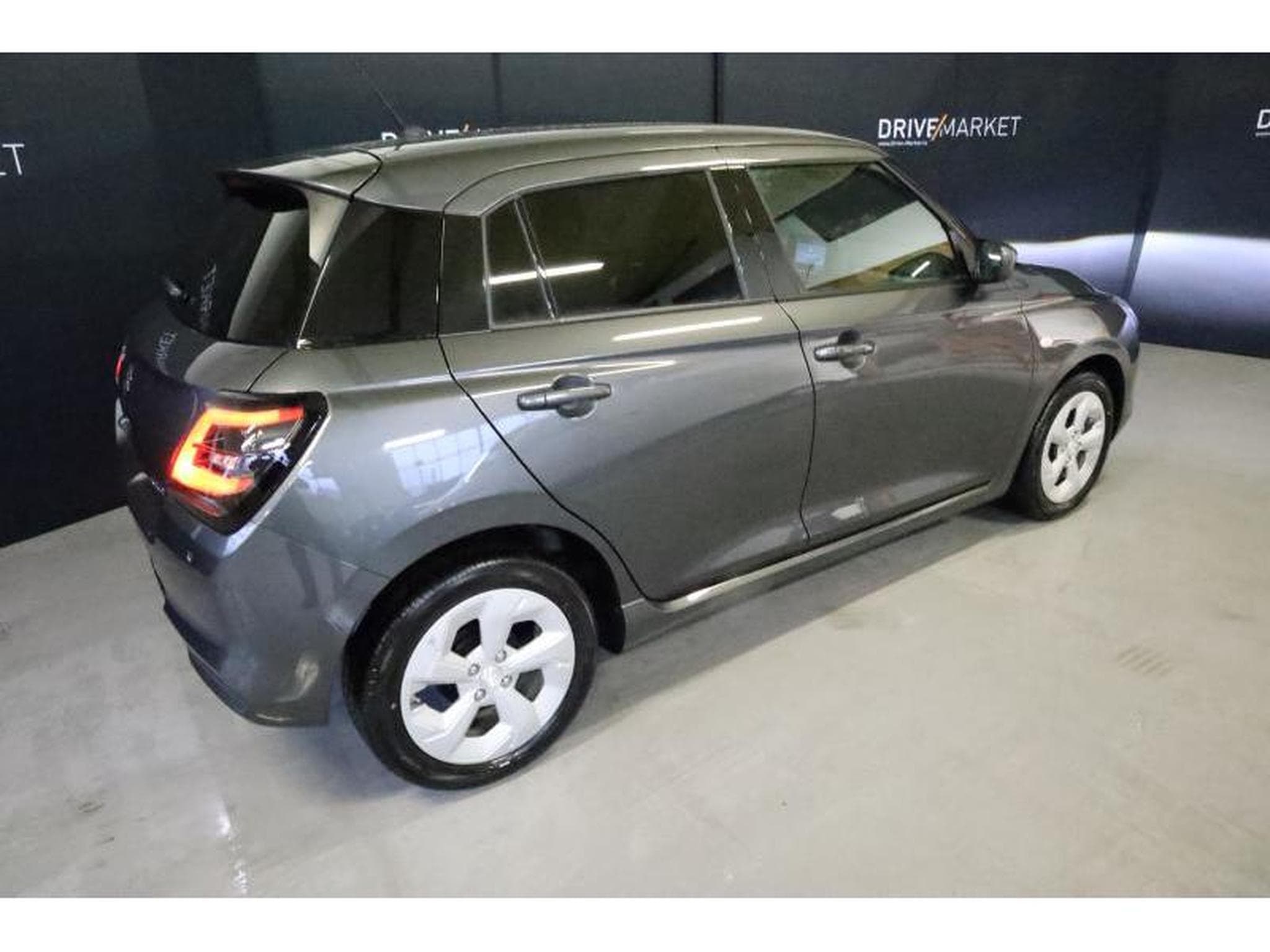 Suzuki Swift GL+ (2026) - Photo 19