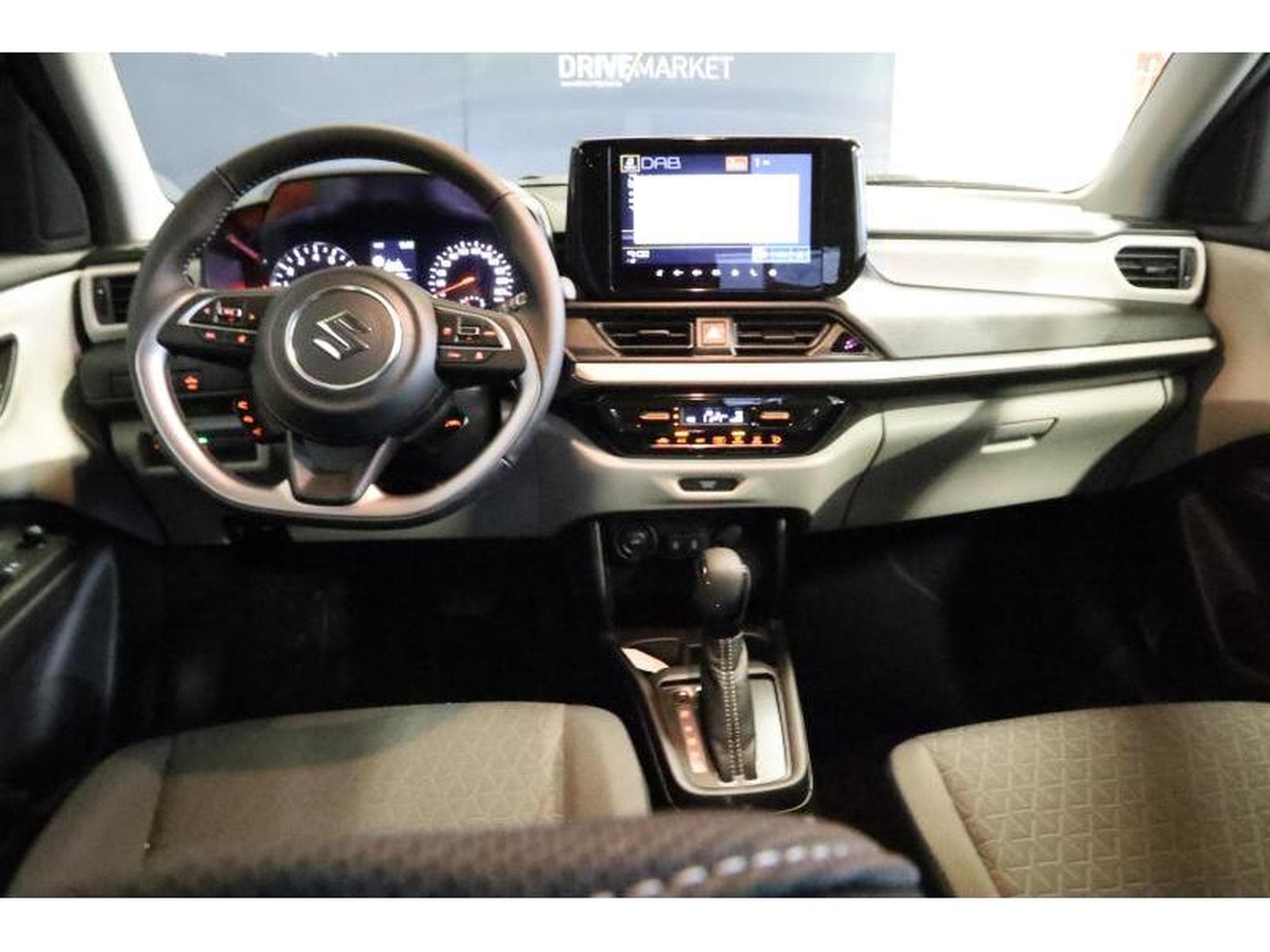 Suzuki Swift GL+ (2026) - Photo 2