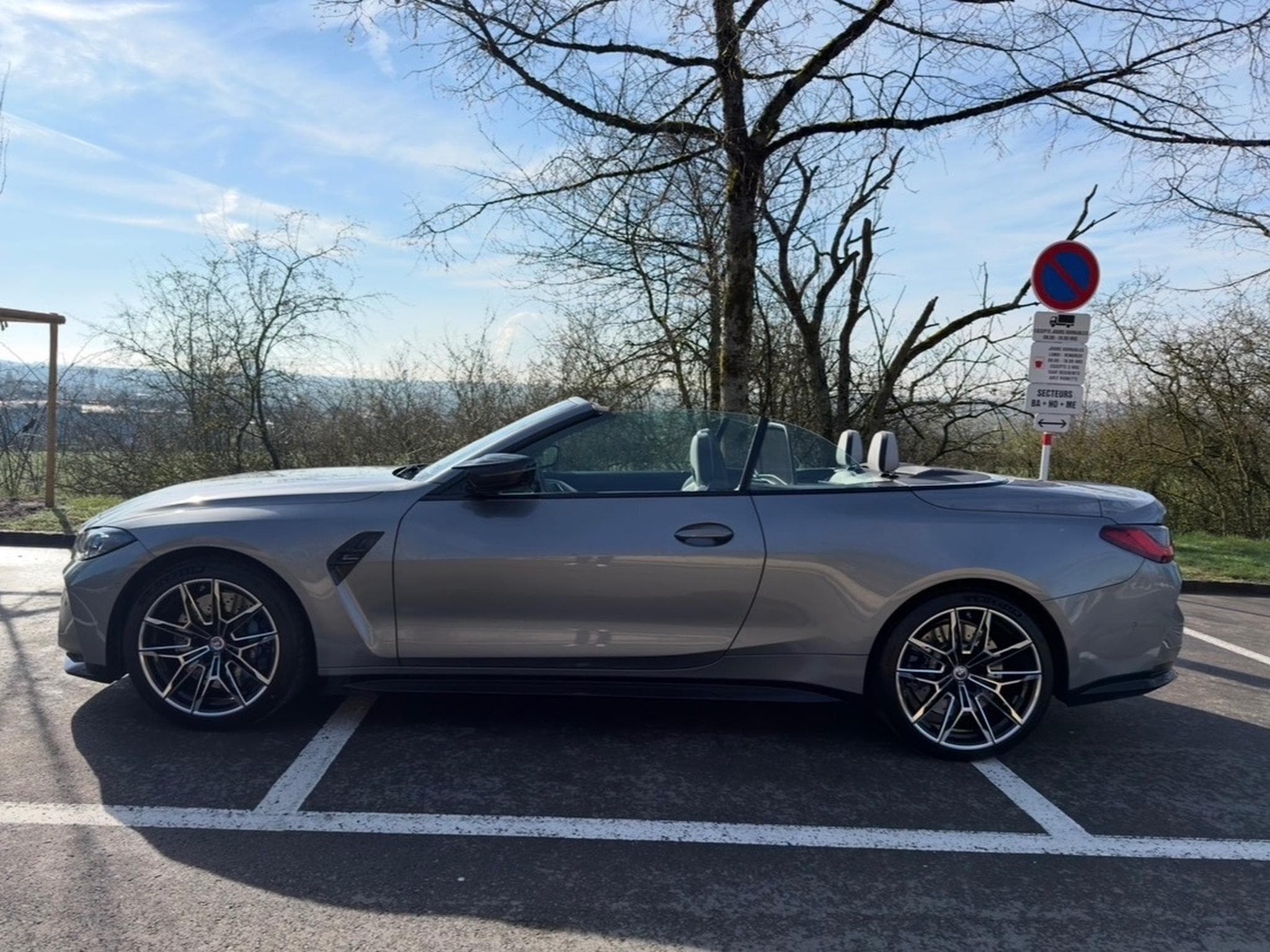 BMW M4 Competition xDrive Cabrio (2024) - Photo 2