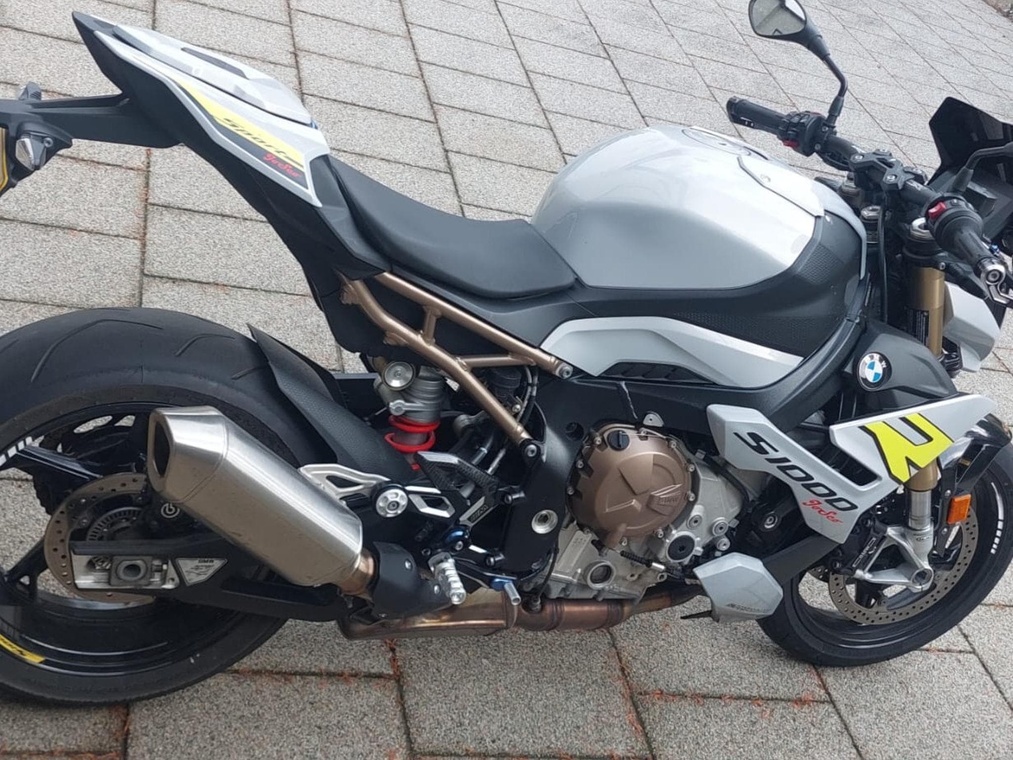 BMW S 1000 r (2021) - Photo 2
