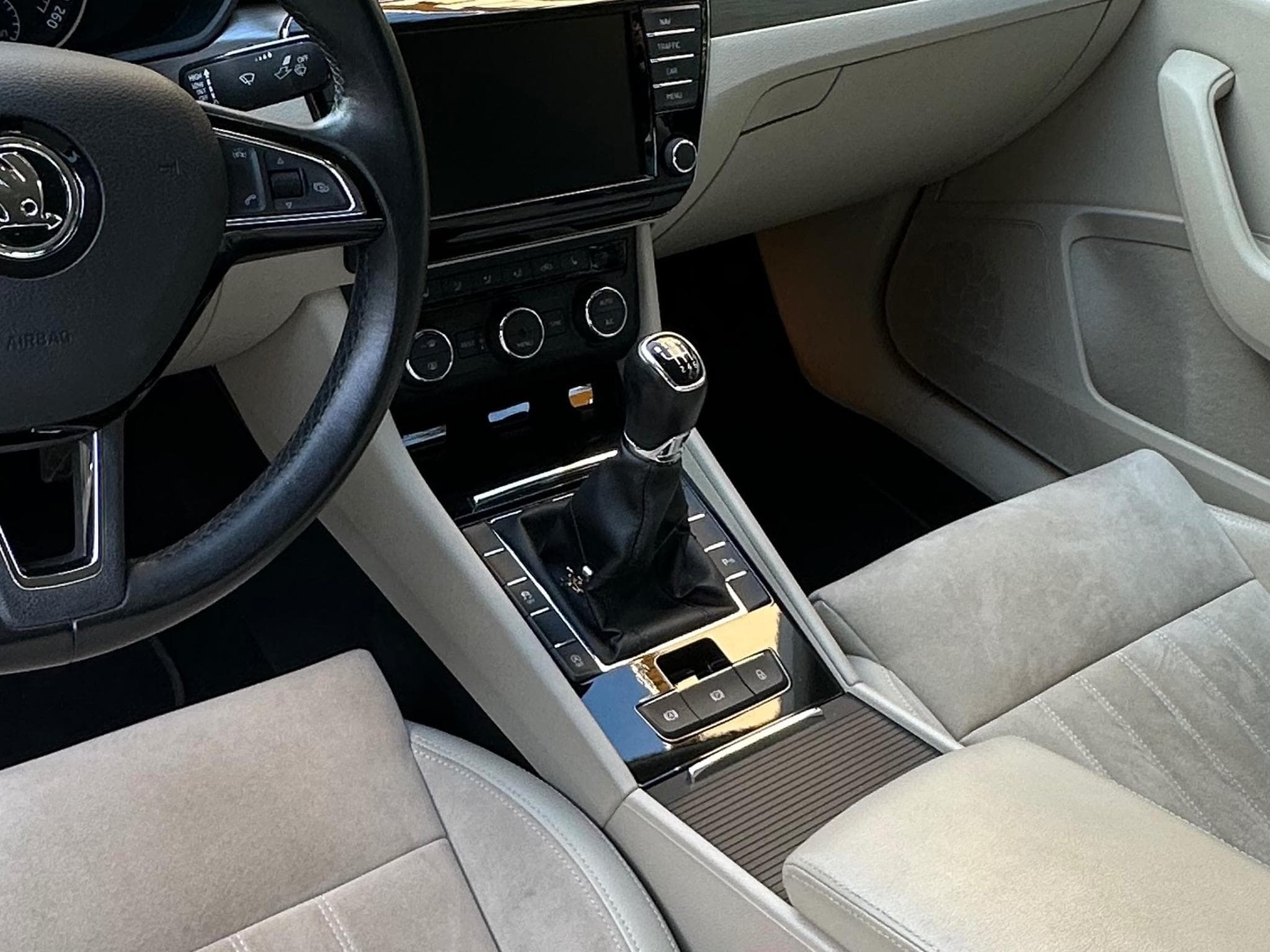 Skoda Superb (2017) - Photo 6